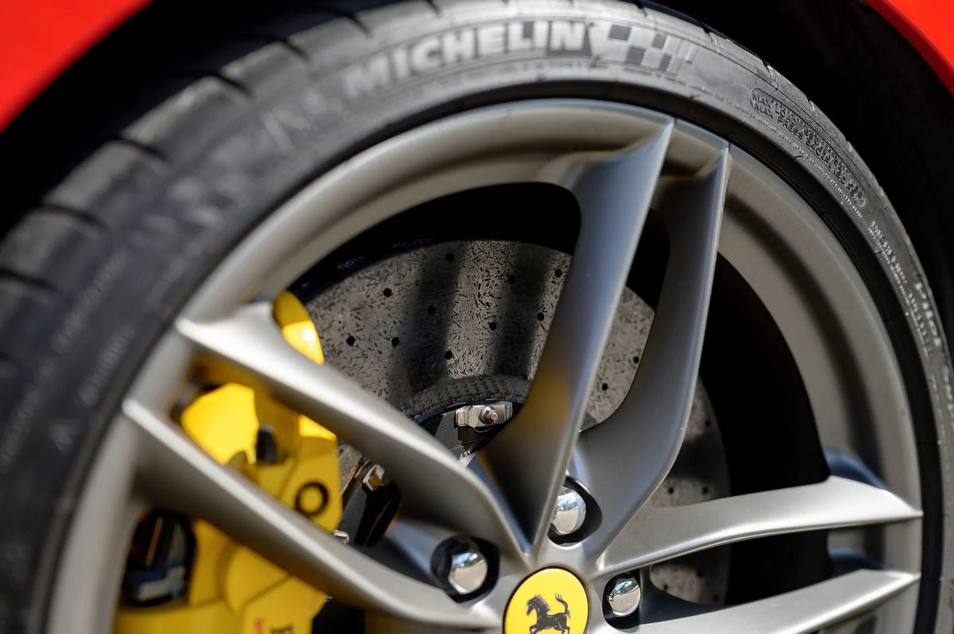 mph019_2238357108_Used_2017_Ferrari_488_GTB_1753314367_dcaec6f93c