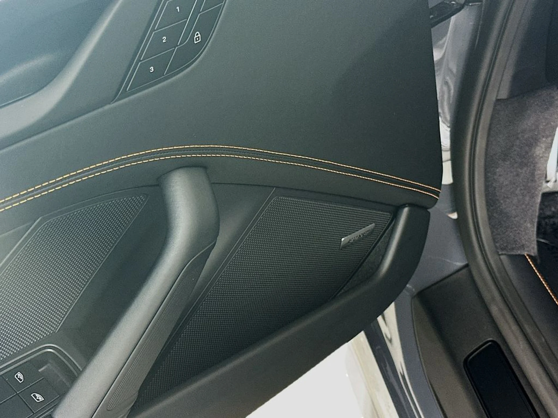 mph019_2243707337_7af6eeabd8f11d563895ed31a5a977e6x_250a9534ed