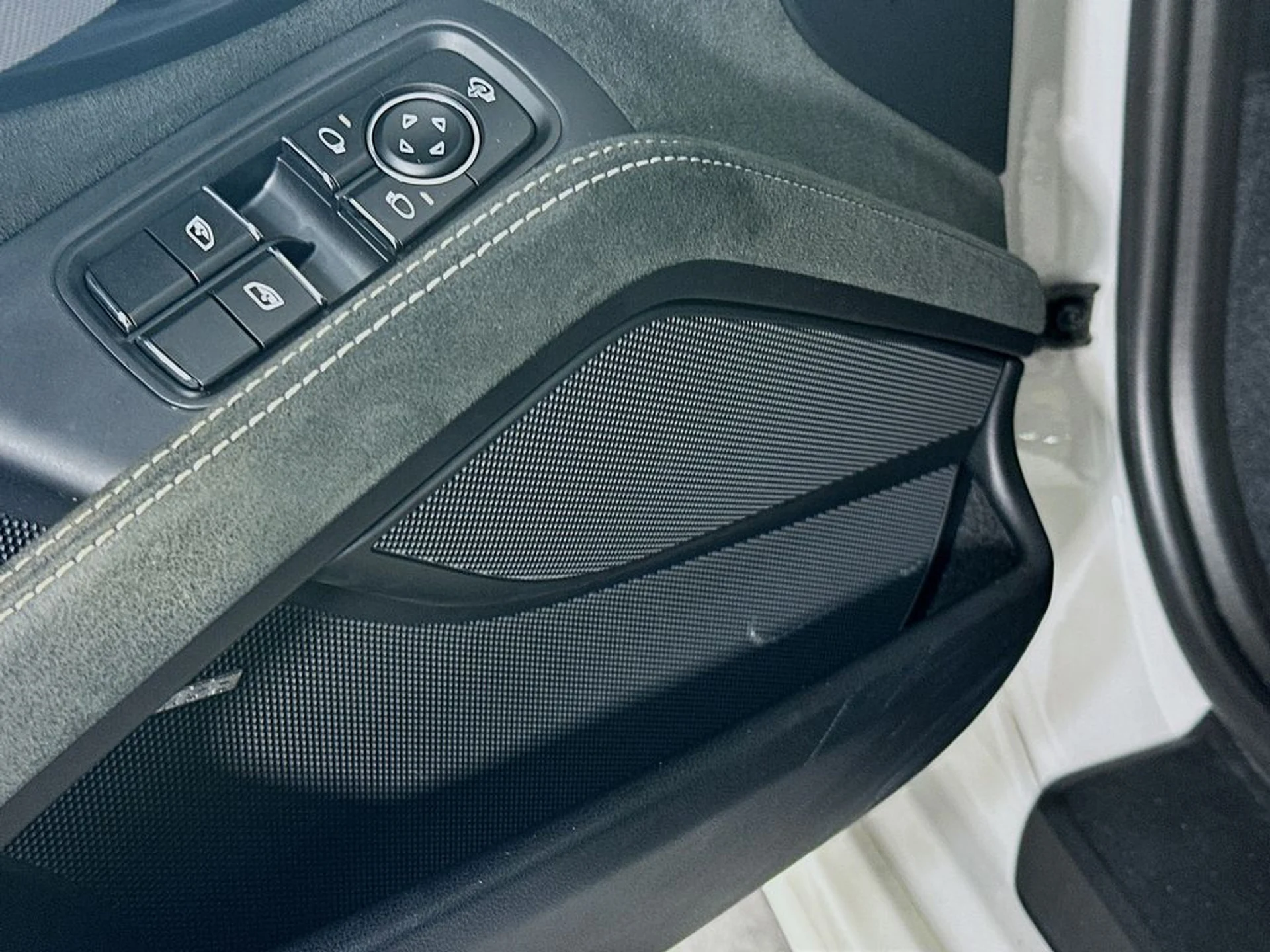 mph019_2244180550_2ceb16d5c8b44b7246615c65faf18ce9x_a806689f03