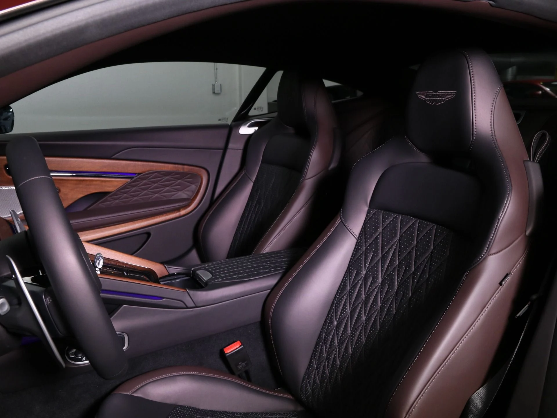 mph019_2248254888_New_2025_Aston_Martin_DB_12_1746122881_8b43d43b9d