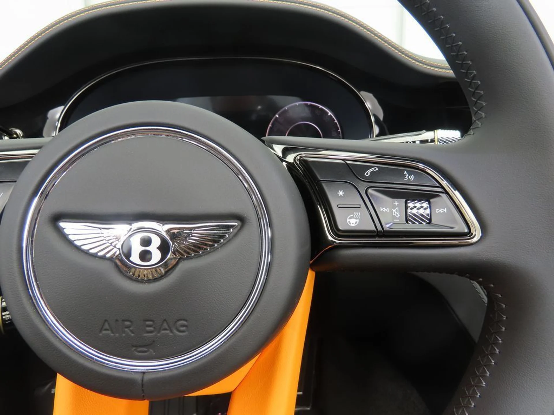 mph019_2254794052_new_2025_bentley_continental_gtblackeditionconvertible_8119_22910187_20_1024_5a76e1e949