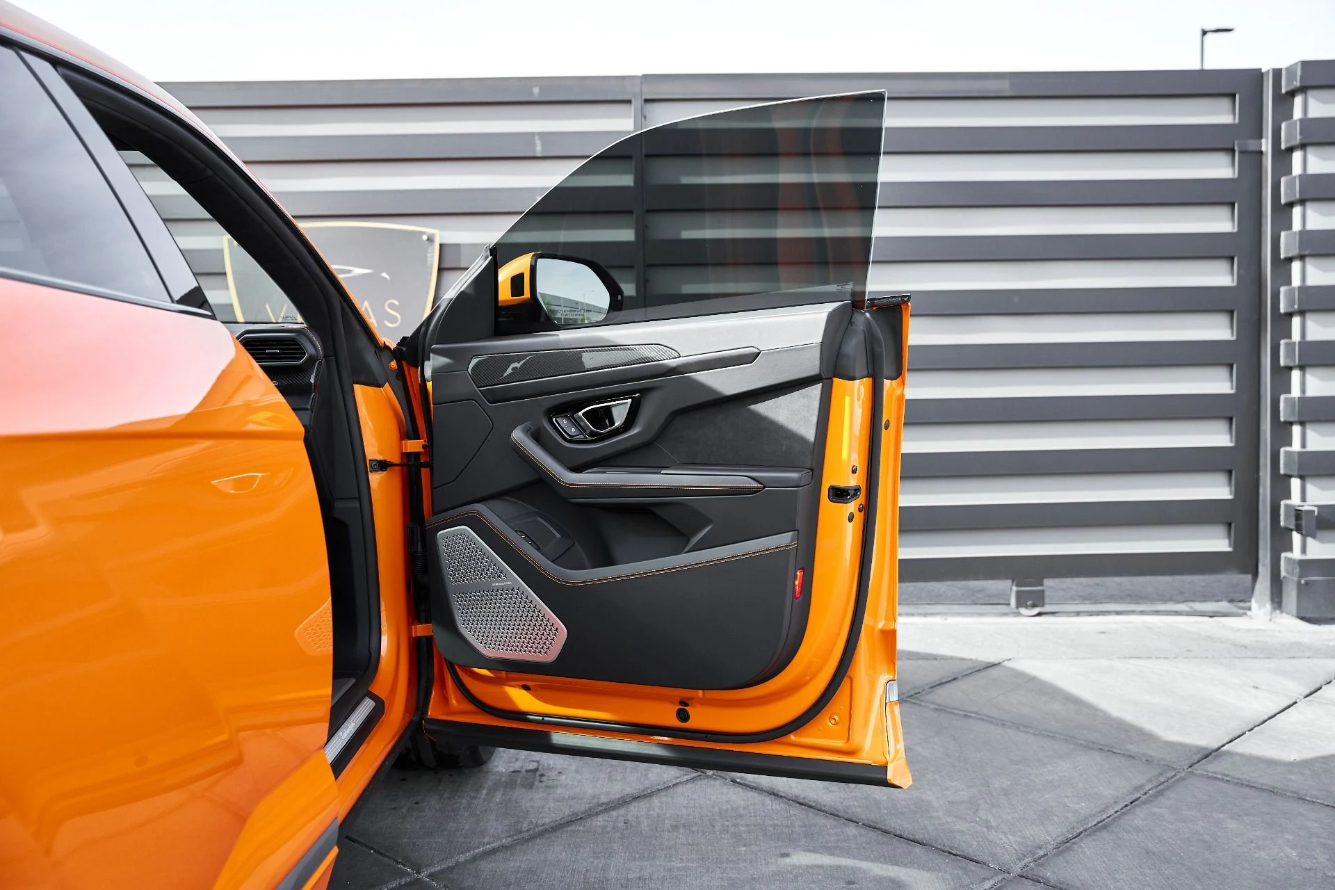 mph019_2255562392_Used_2022_Lamborghini_Urus_1766457358_a82773c9eb