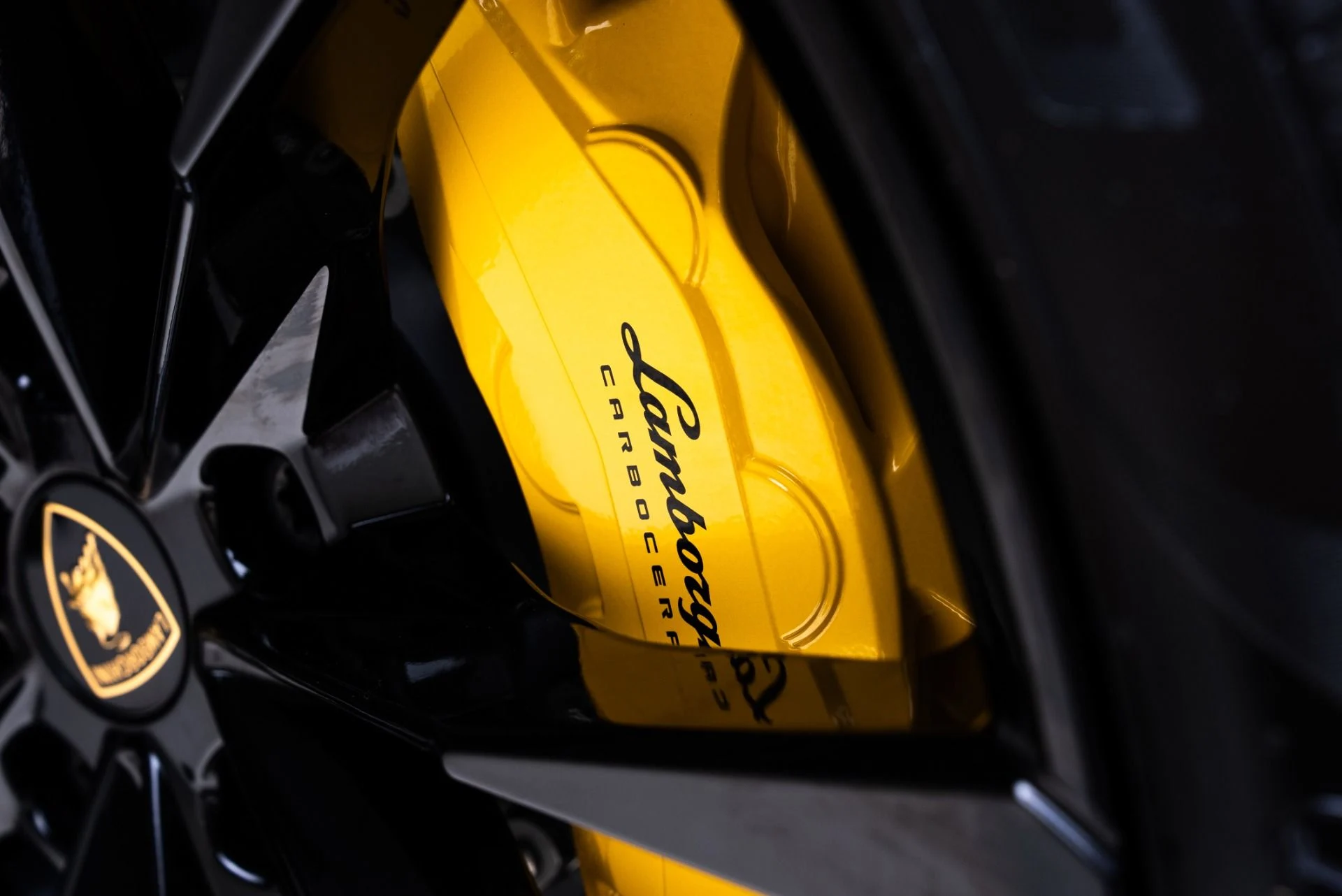 mph019_2256210569_Used_2022_Lamborghini_Urus_1775598124_4c57f47ace