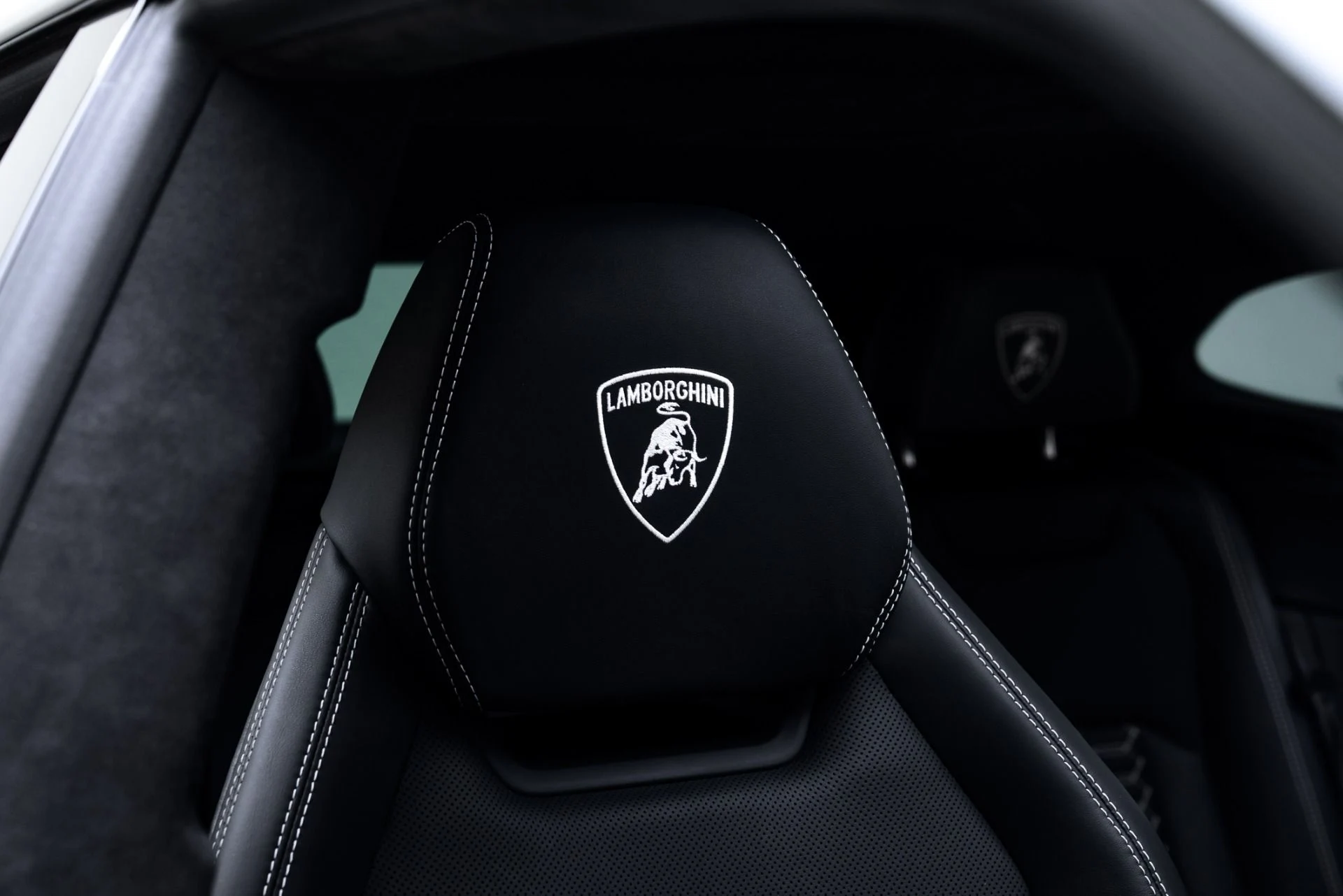 mph019_225876610_Used_2023_Lamborghini_Urus_S_1776203789_e6a0b01a05