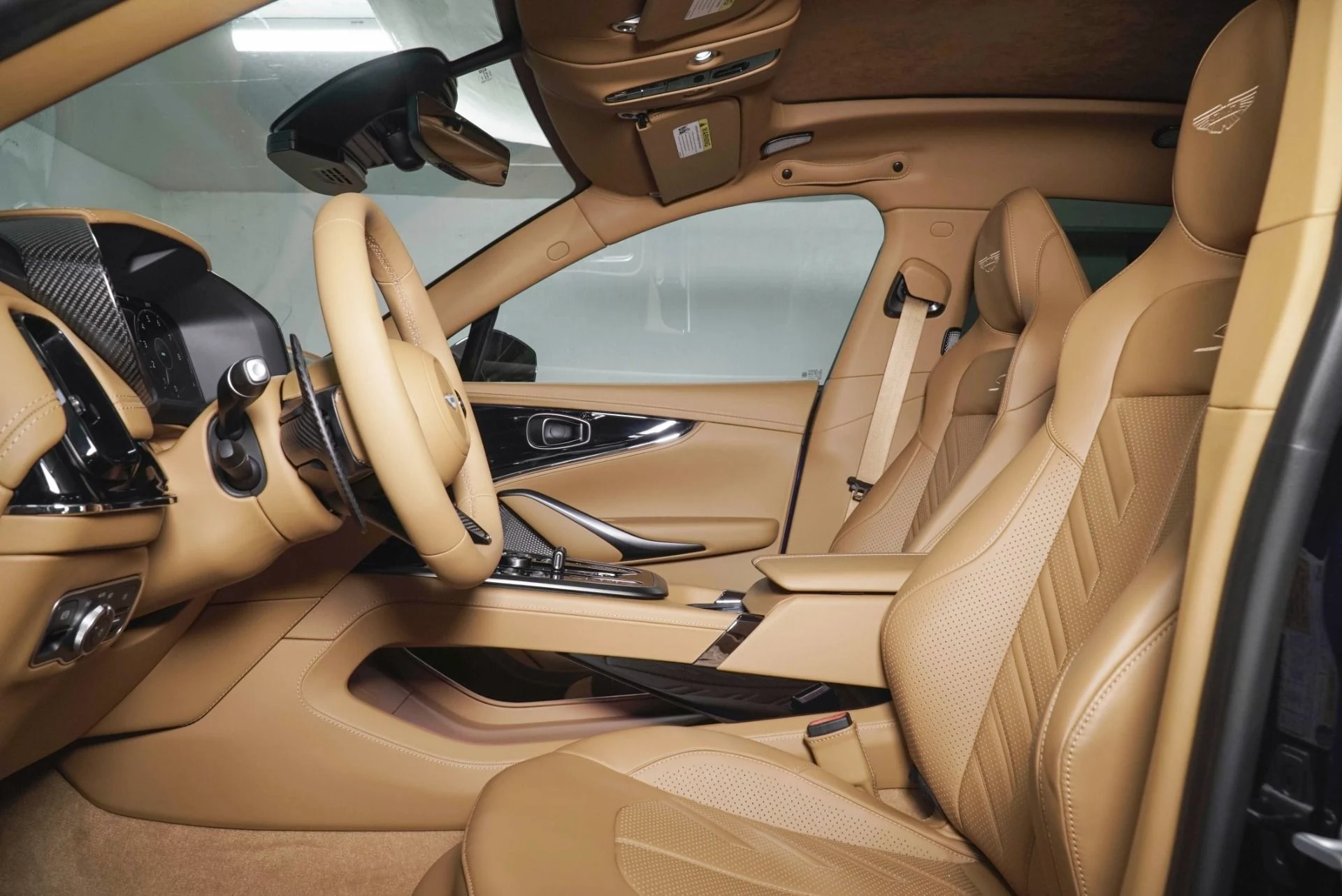 mph019_2260161717_New_2026_Aston_Martin_DBX_S_1791412081_6d9d4da573