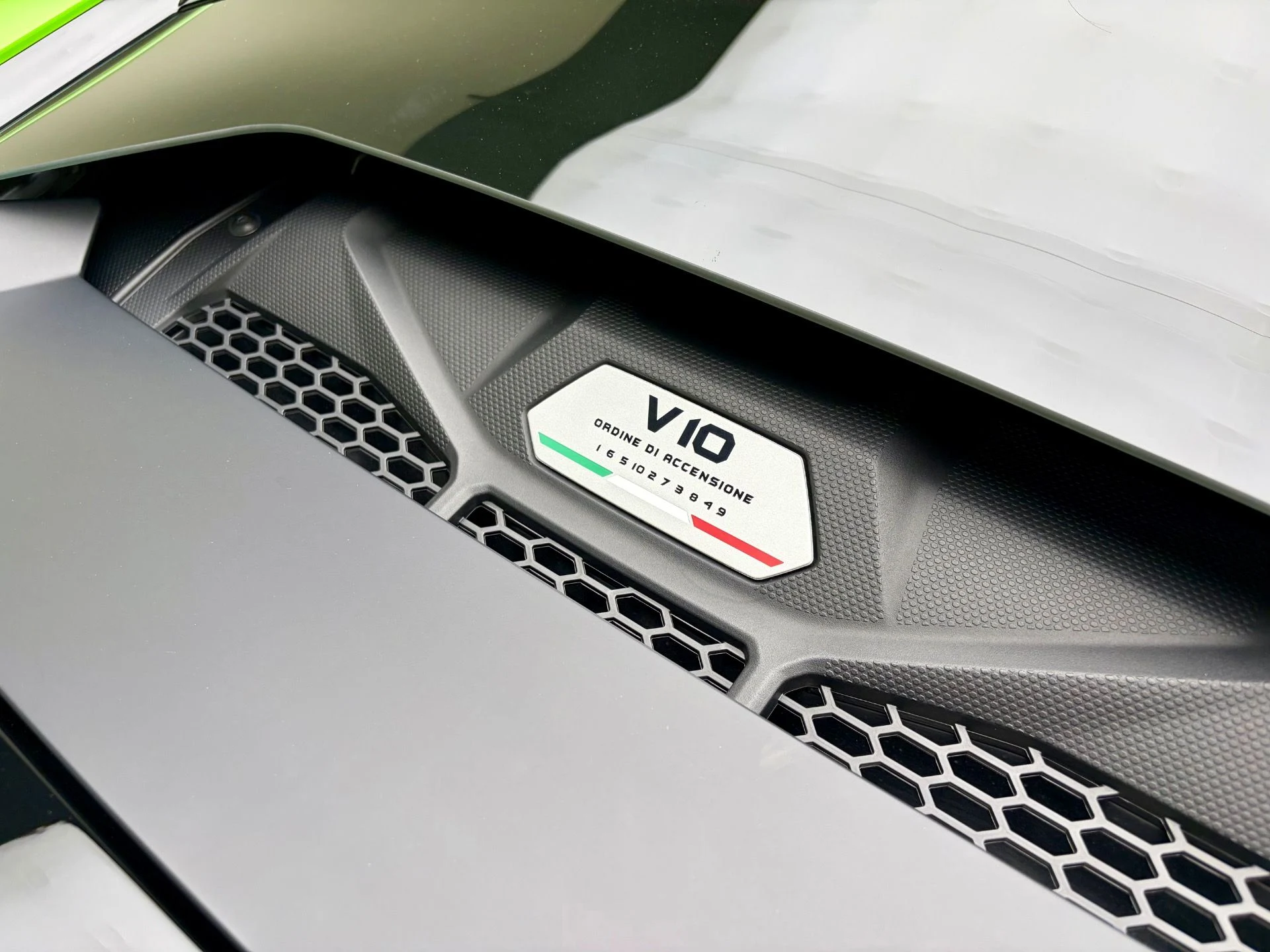 mph019_2261449678_Used_2022_Lamborghini_Huracan_EVO_1777741287_bb173ad7c8
