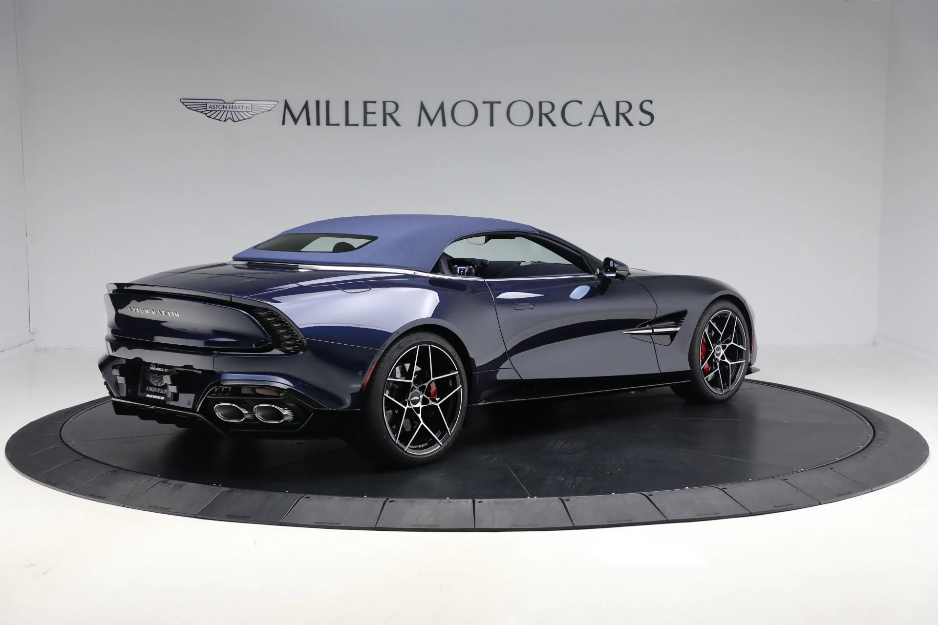 mph019_2279221637_New_2026_Aston_Martin_Vanquish_Volante_1762784330_f390d04bdb