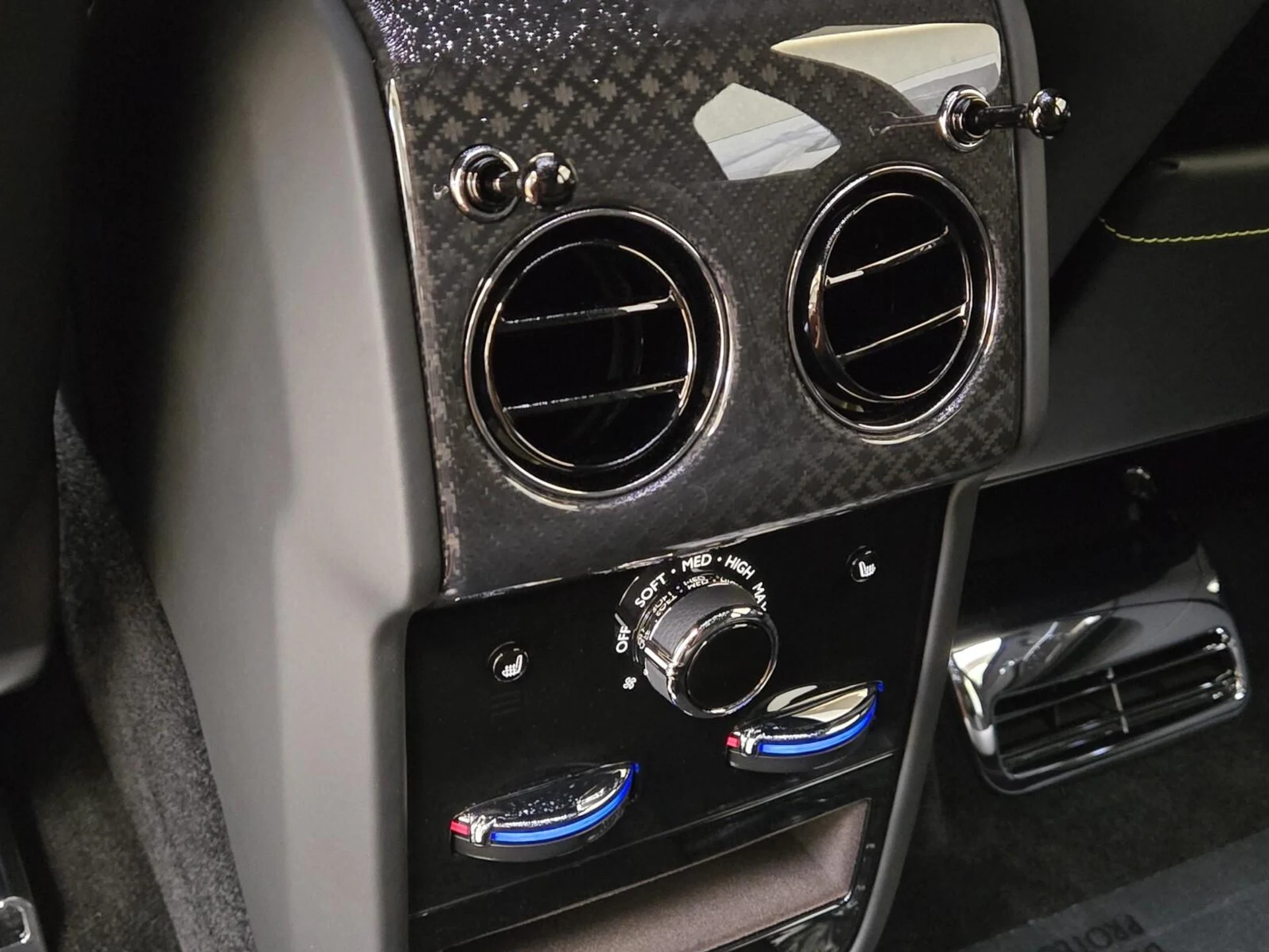 mph019_2295336760_New_2026_Rolls_Royce_Cullinan_Black_Badge_1776921913_fbd9153dbf