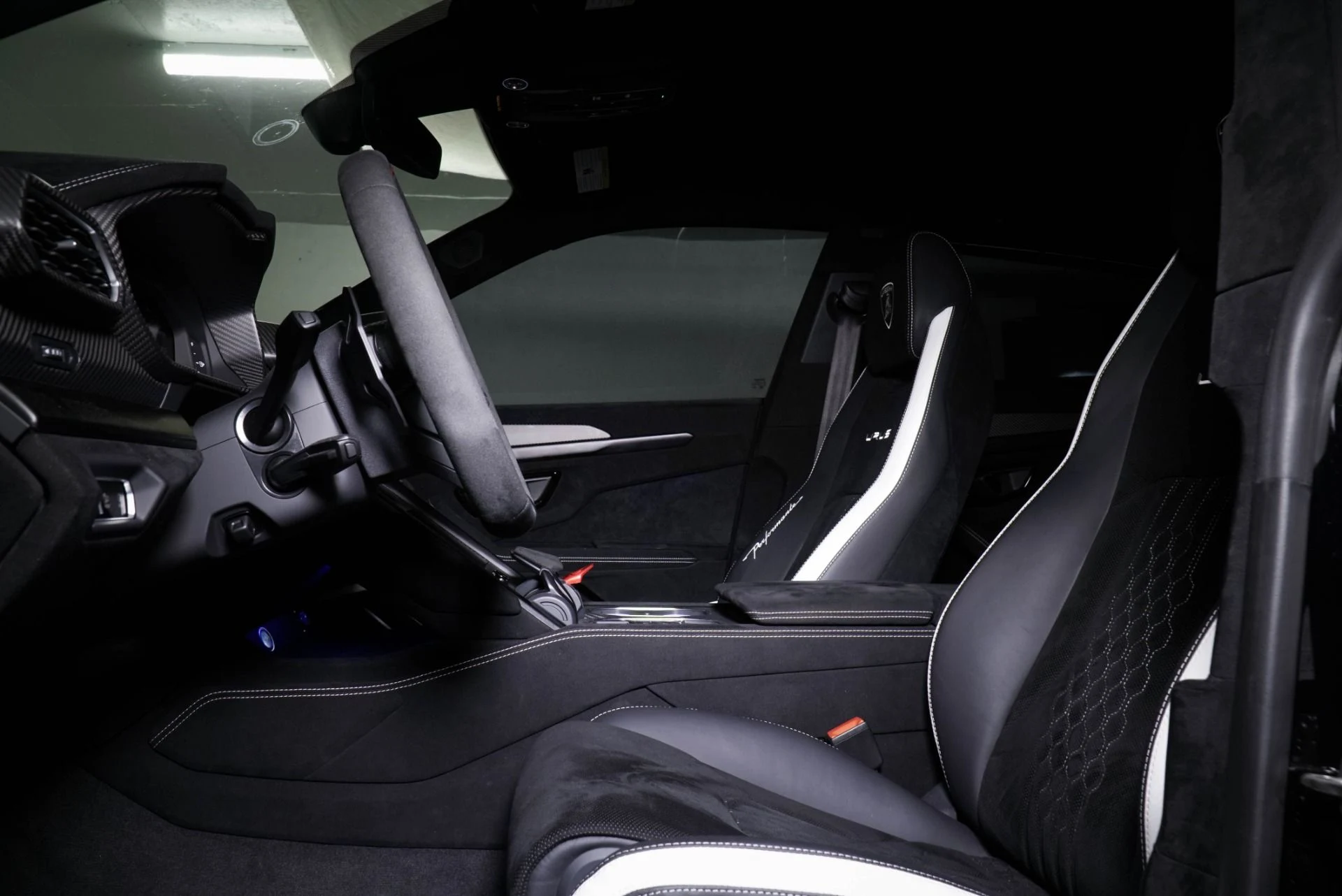 mph019_2298662851_Used_2023_Lamborghini_Urus_Performante_1765384929_25e21cb871