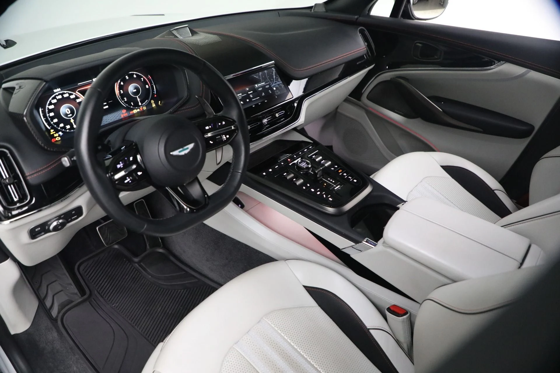 mph019_2307003023_Used_2025_Aston_Martin_DBX_707_1773871461_1012c38b04