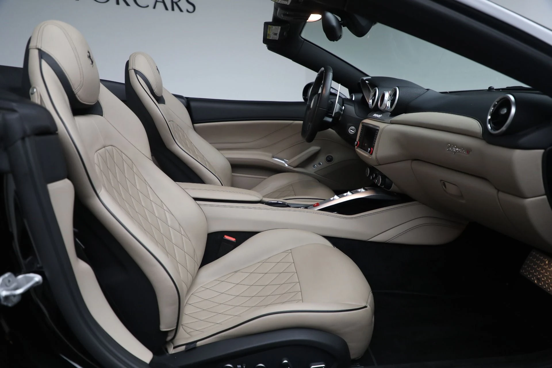 mph019_2307034991_Used_2016_Ferrari_California_T_b758cf62a3