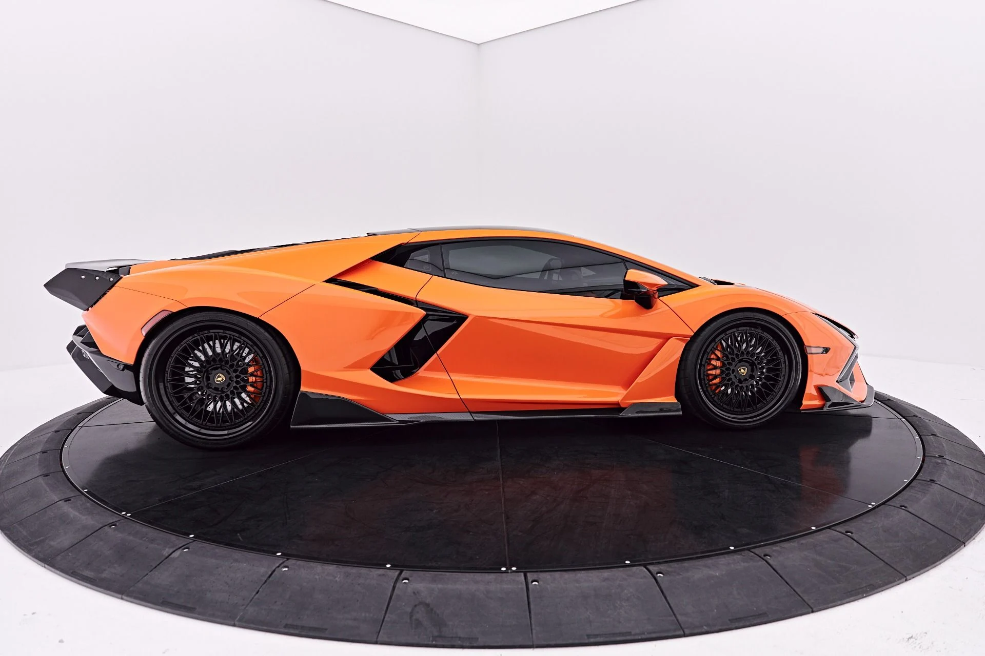 mph019_2310646025_Used_2025_Lamborghini_Revuelto_Base_1786151762_5564338df3