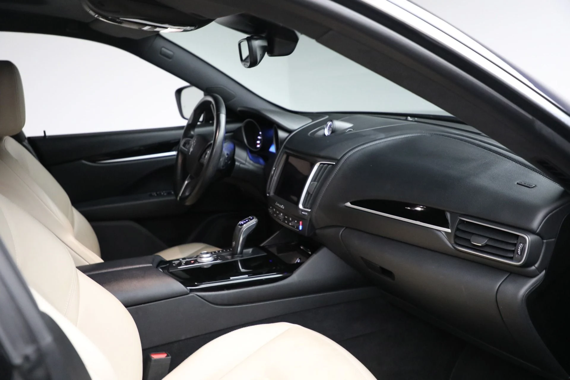 mph019_2311489192_Used_2019_Maserati_Levante_1763071914_e9e47e4961