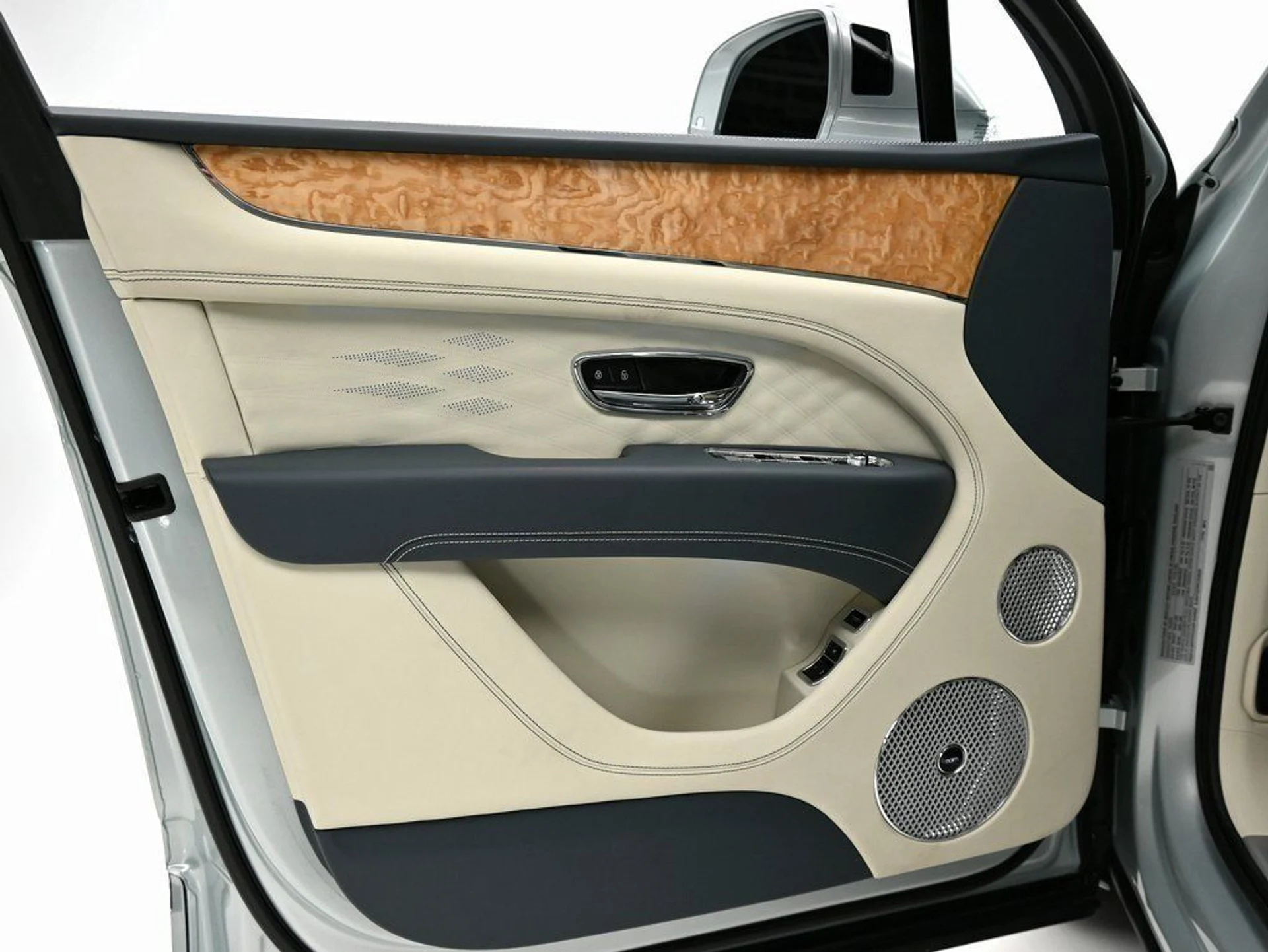 mph019_2320371905_93db977b40c6ff7cc1465fba7a56e93d_ee9644412a