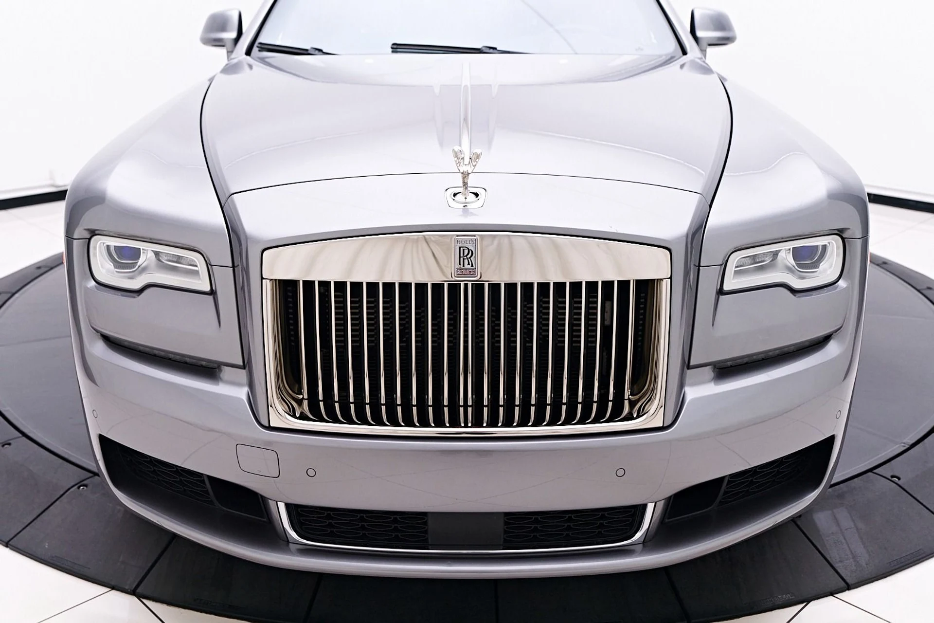 mph019_2321351281_Used_2019_Rolls_Royce_Ghost_Base_1744847276_687156a728