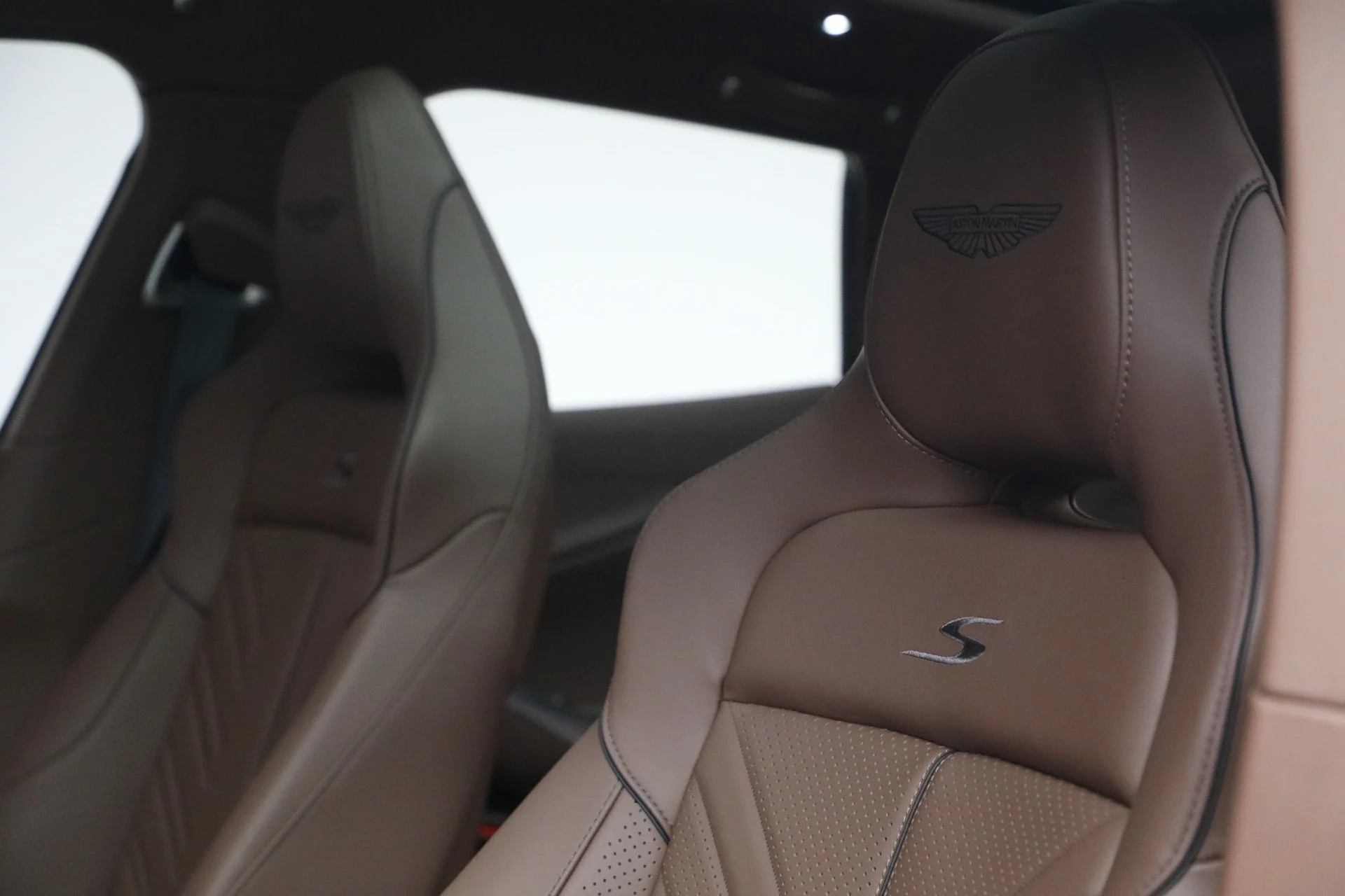 mph019_2325858675_New_2026_Aston_Martin_DBX_S_1765053352_48e512dacf