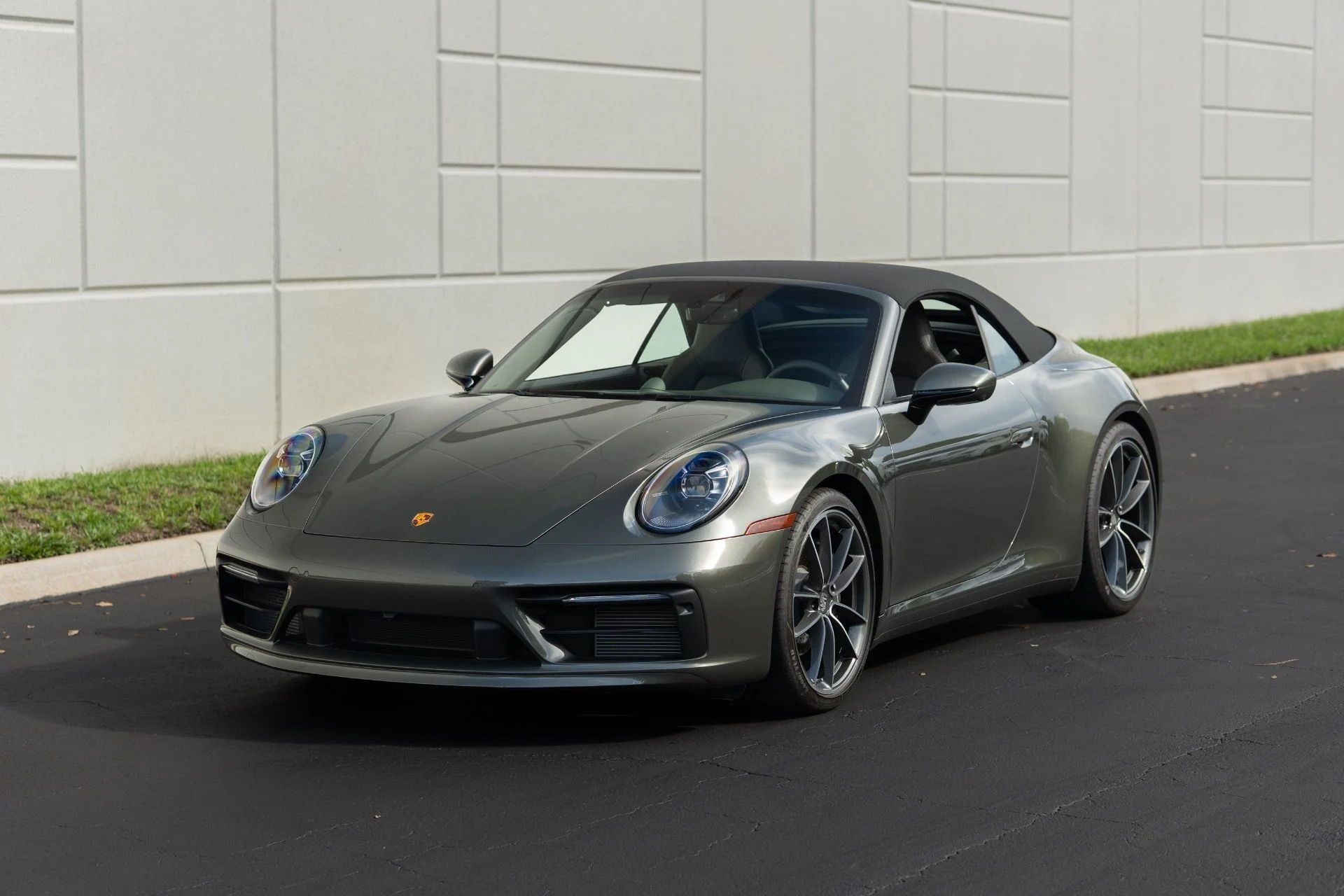 mph019_232894130_Used_2023_Porsche_911_Carrera_1756439604_1207b2ccc8