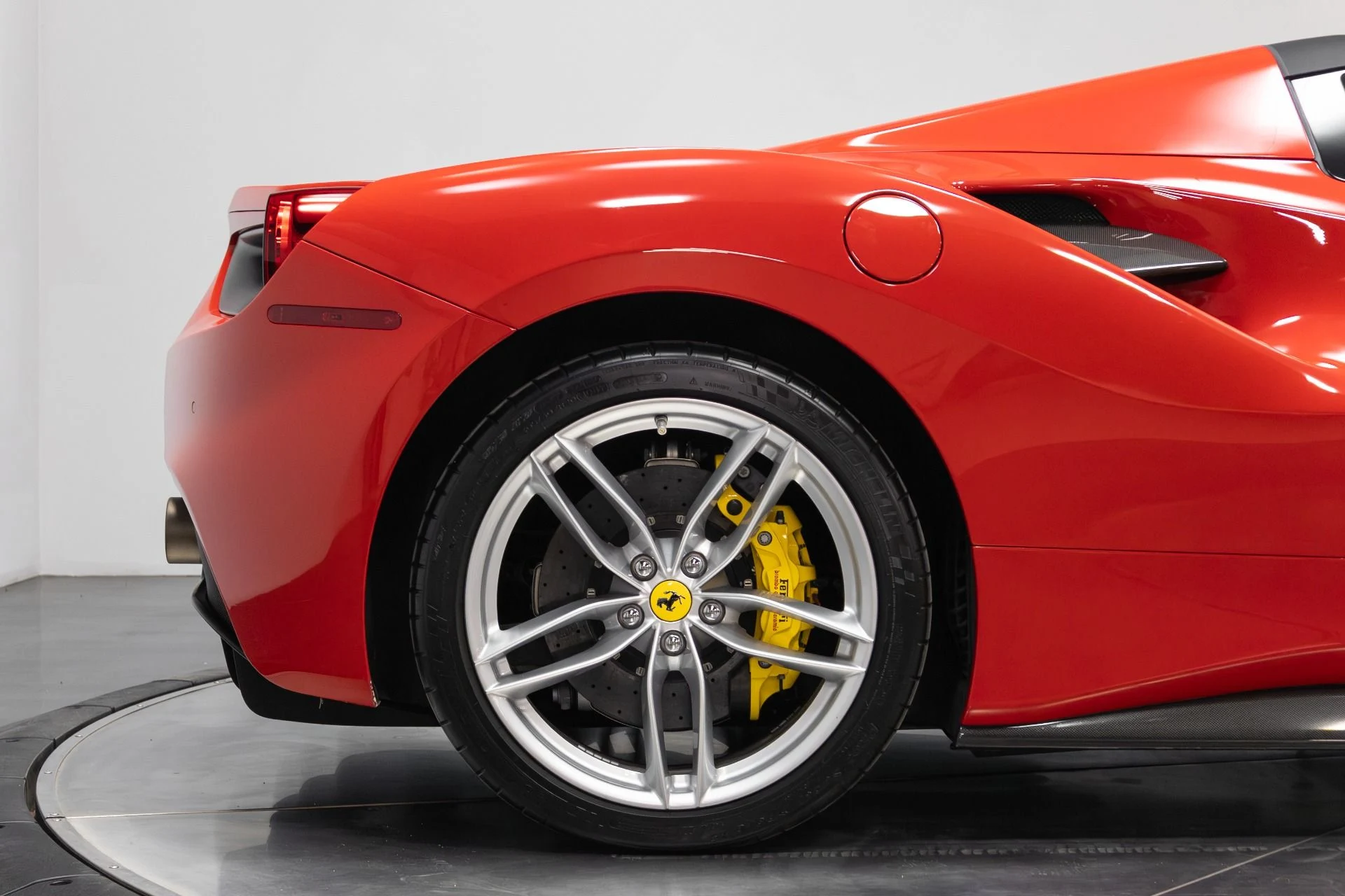 mph019_2338314141_Used_2016_Ferrari_488_Spider_Base_1761761297_21a9bb5362