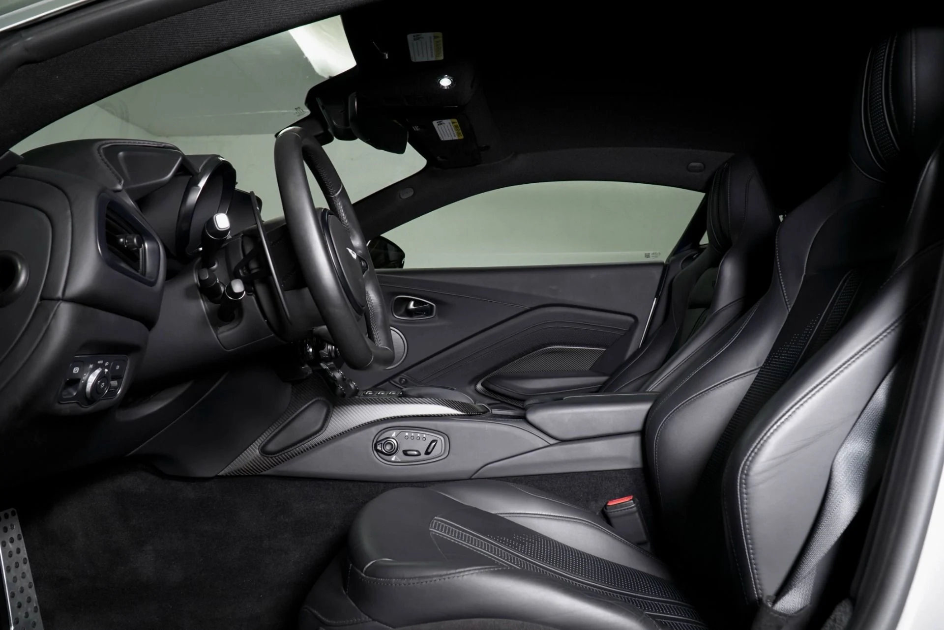 mph019_2338657752_Used_2023_Aston_Martin_Vantage_1770366808_c594c98e33