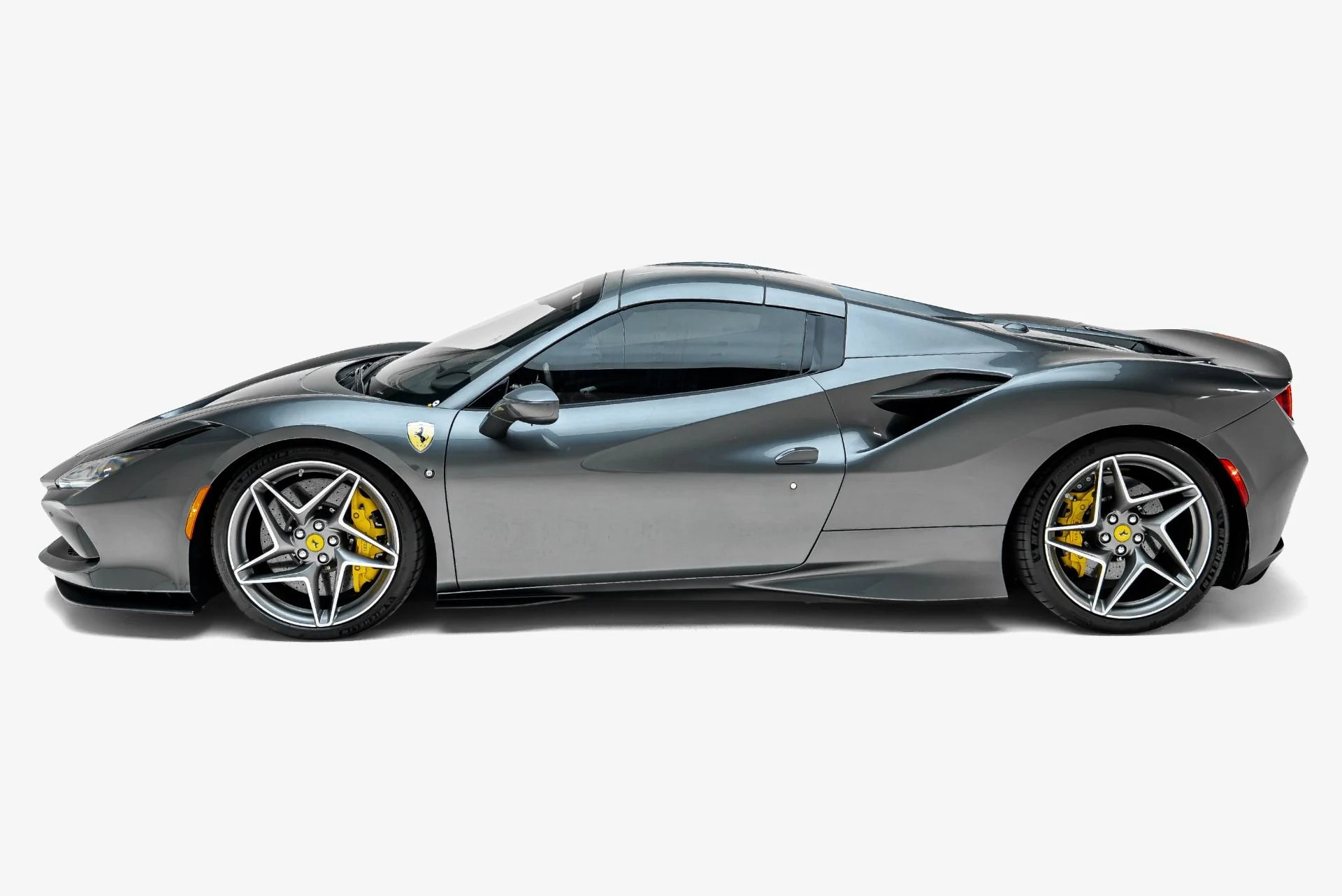 mph019_2340382125_Used_2022_Ferrari_F8_Spider_1788910604_ba9ed69ef5