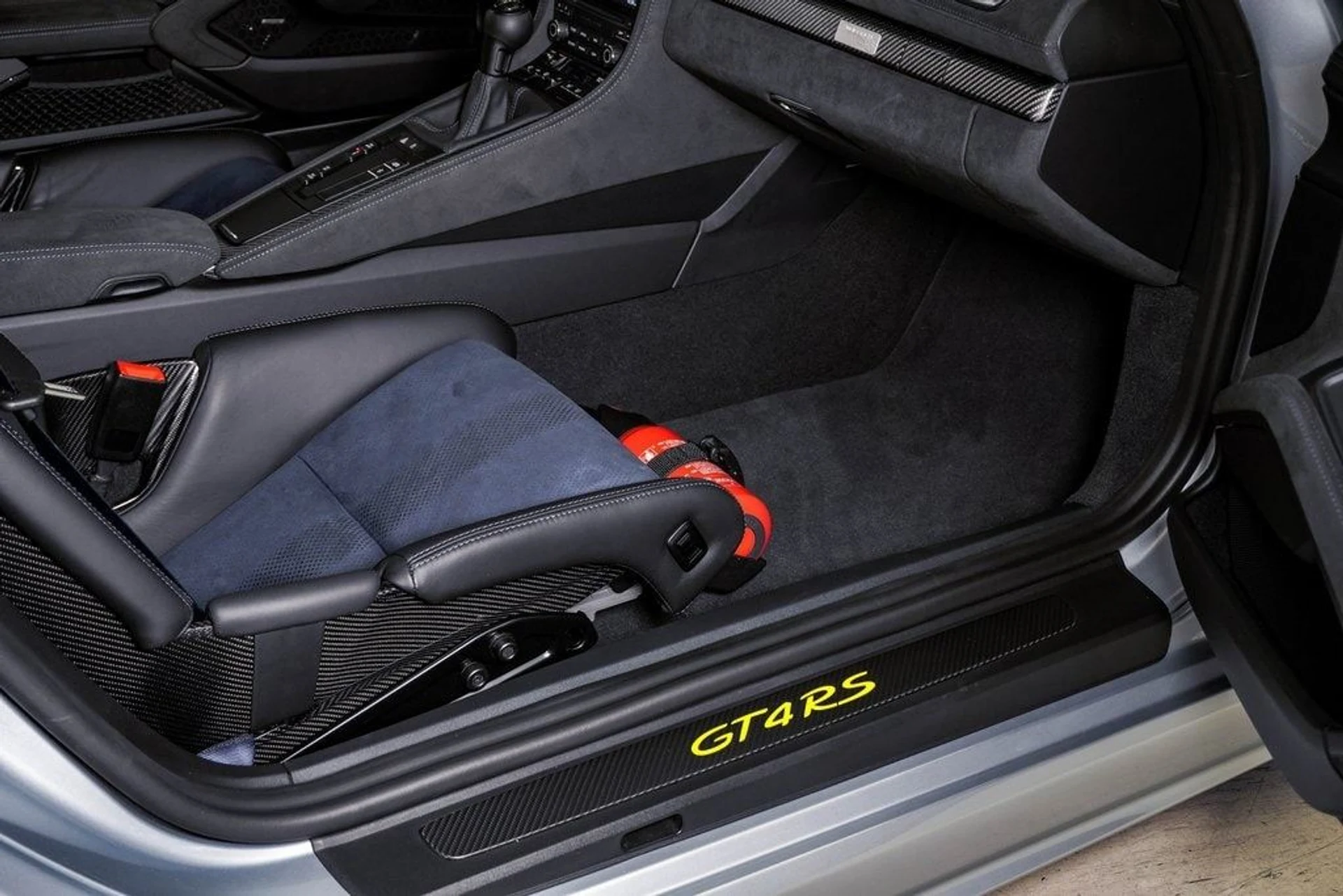 mph019_2363351001_84a1c2a67581933eb265a056d0d57e8cx_fdd76e6442