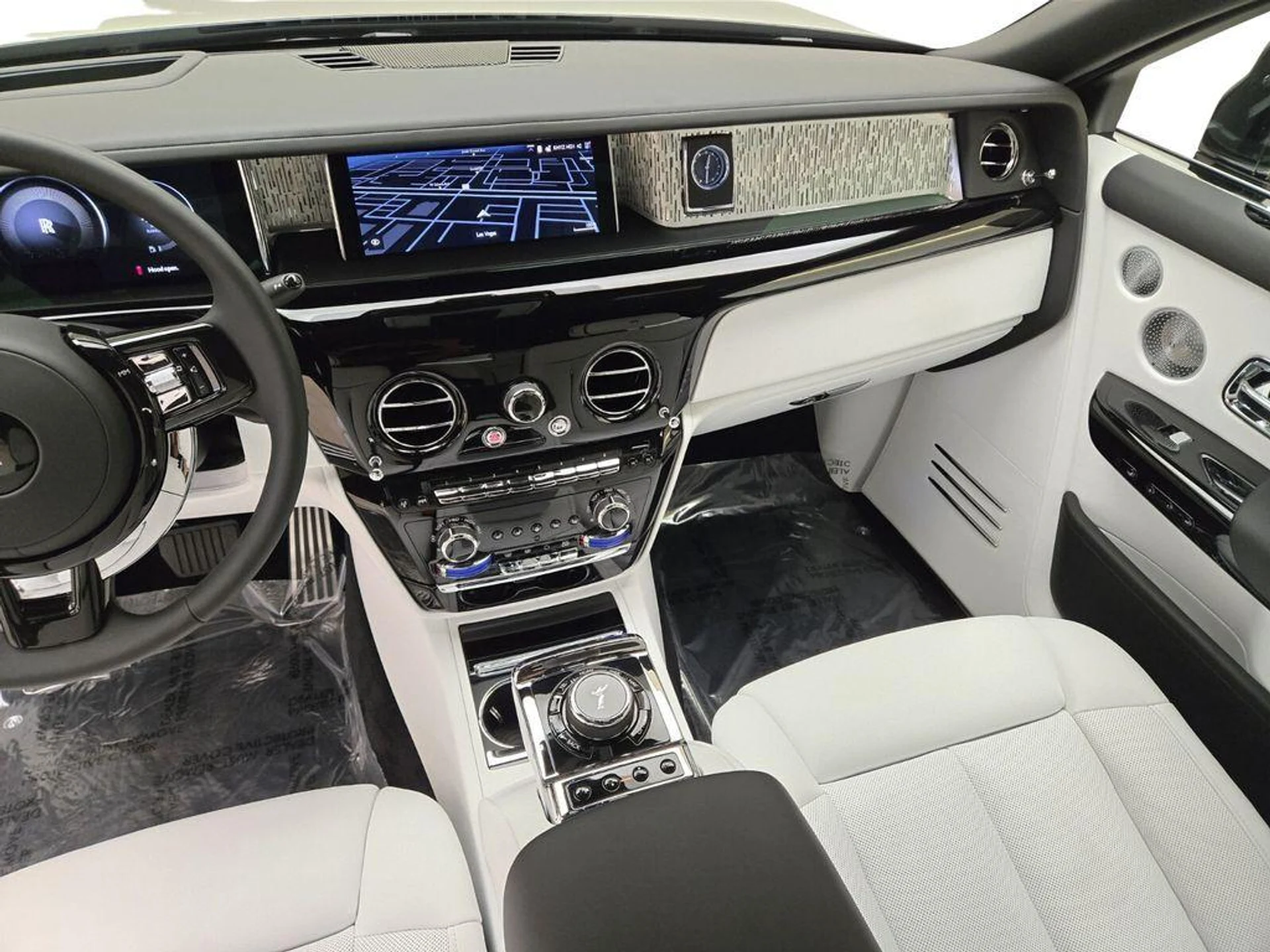 mph019_2365003221_New_2026_Rolls_Royce_Phantom_1776489492_3514d83d2f