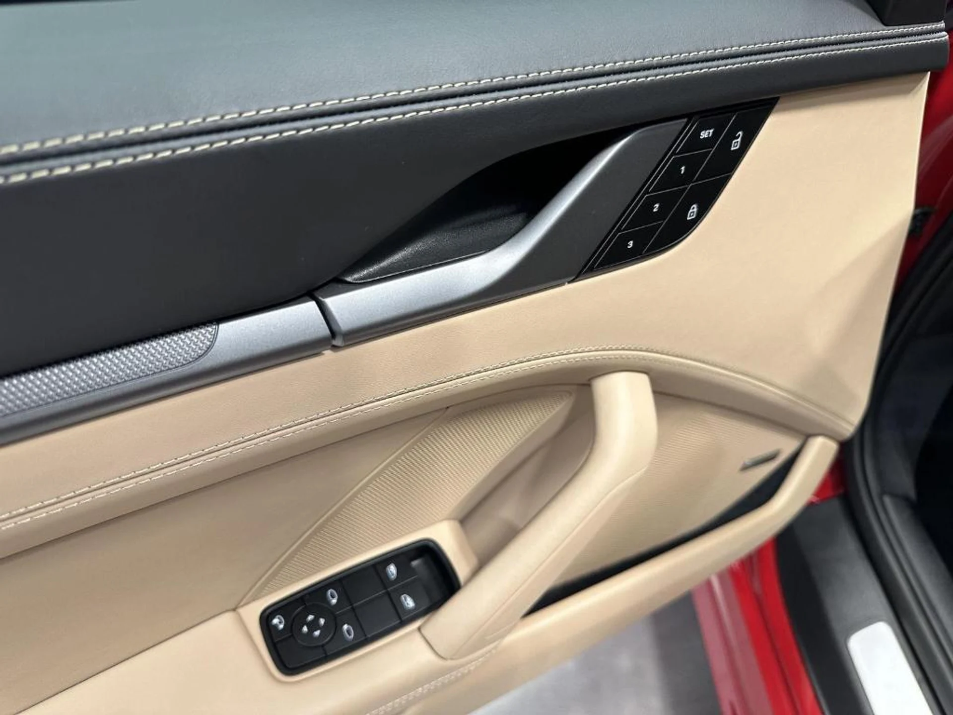 mph019_2371741567_axoh_S_Pf2_DP_Uglo_DJ_0_S_Ns_sr_N_Ze8_027e1ad9e9