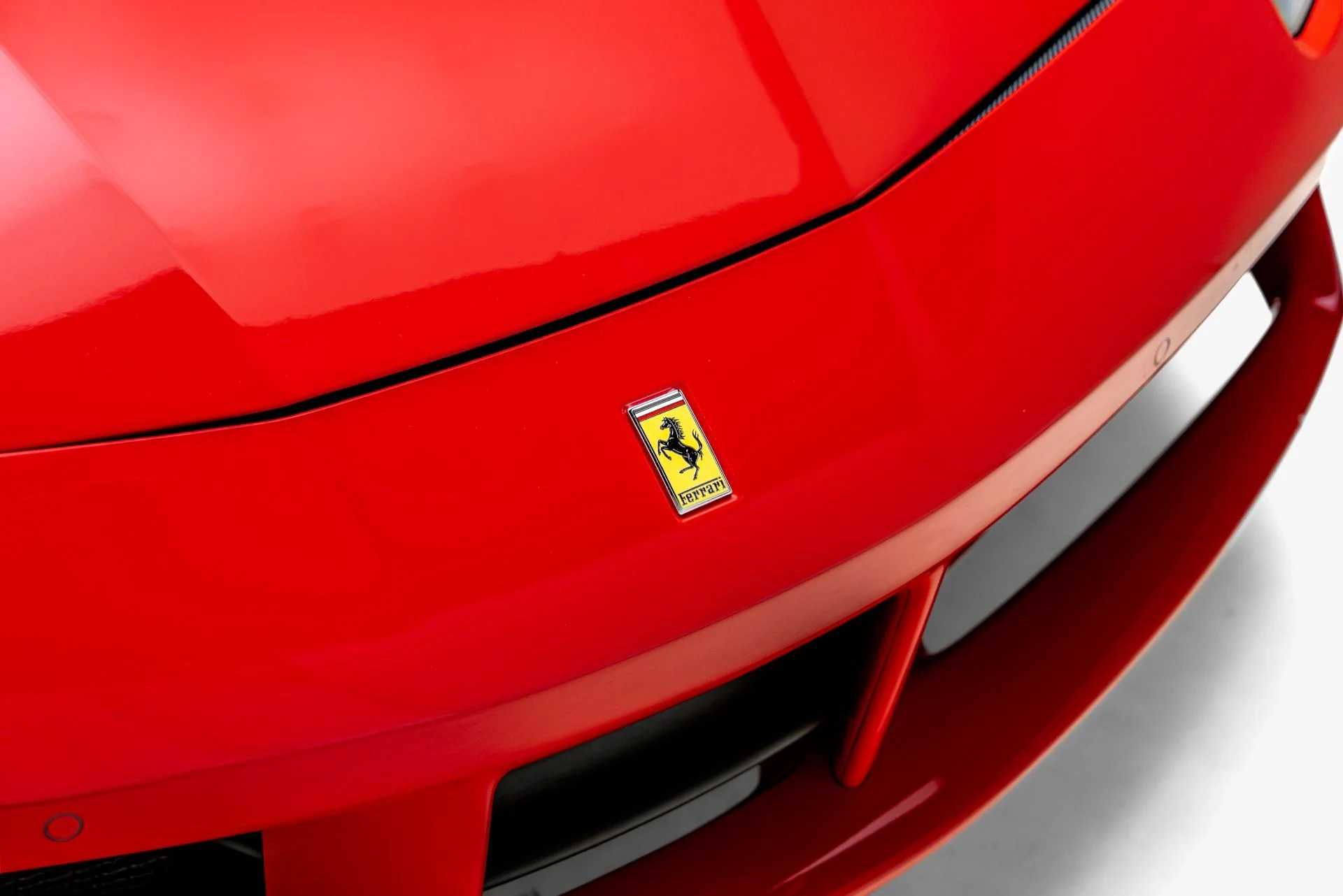 mph019_2375448945_Used_2018_Ferrari_488_GTB_1785446196_e76b92815d