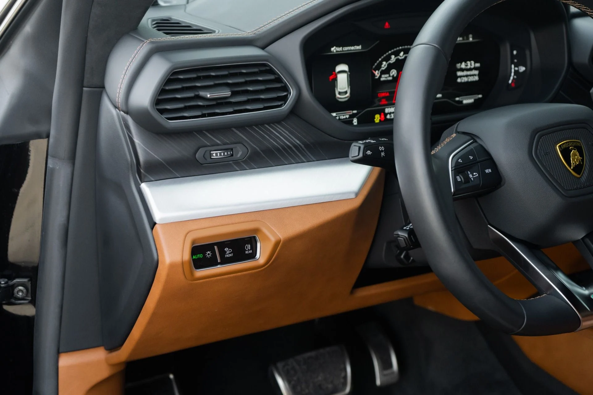 mph019_2376431961_Used_2022_Lamborghini_Urus_1777500470_81b3e66fe8