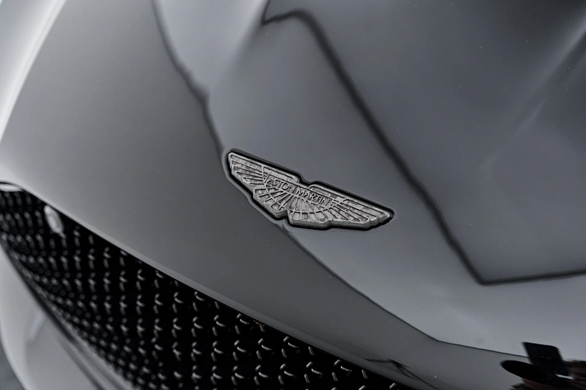 mph019_2379581306_Used_2019_Aston_Martin_DBS_Superleggera_1791337430_077e09742c