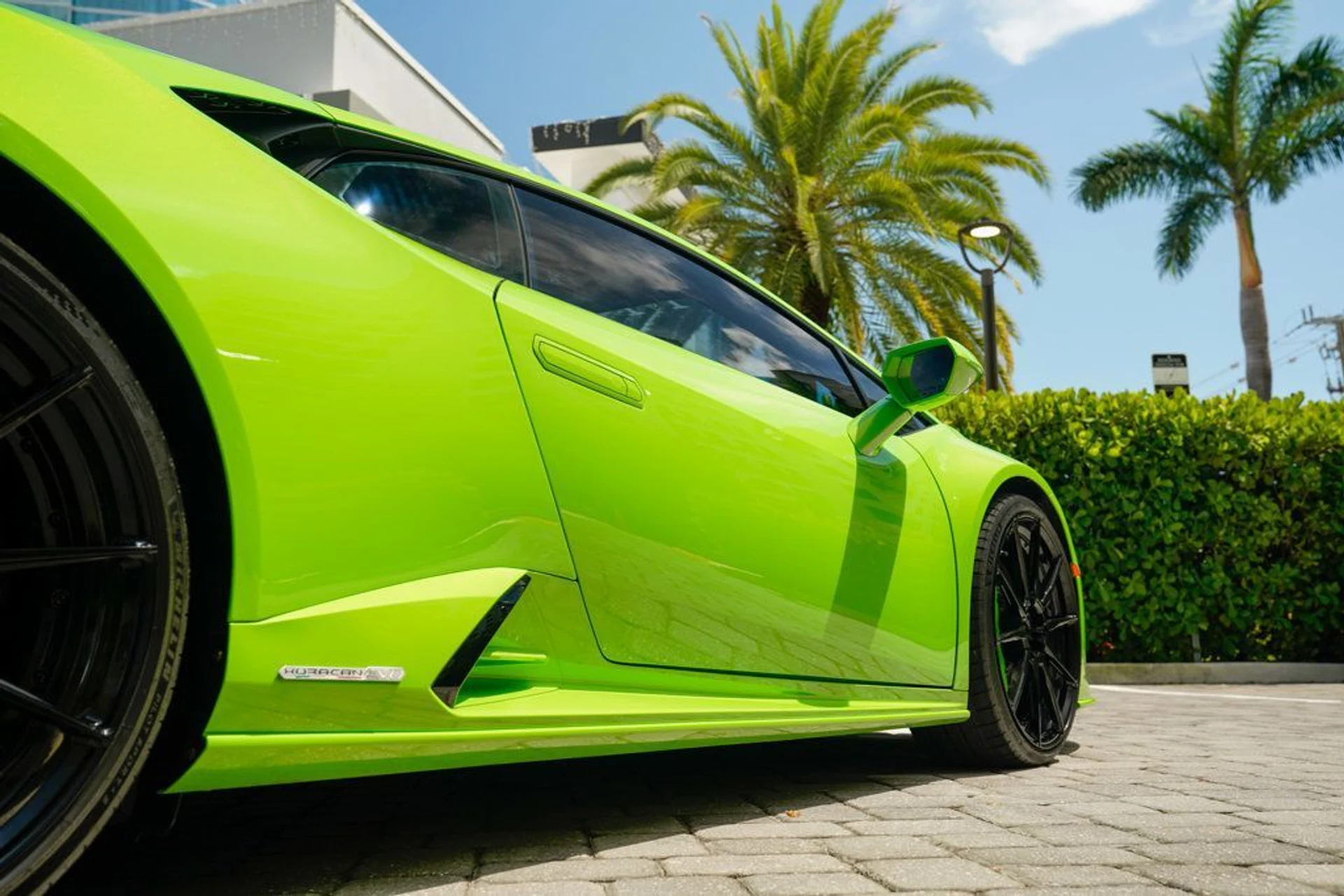 mph019_2385701895_used_2020_lamborghini_huracan_evo_coupeawd_14354_22890839_20_1024_31586f331d