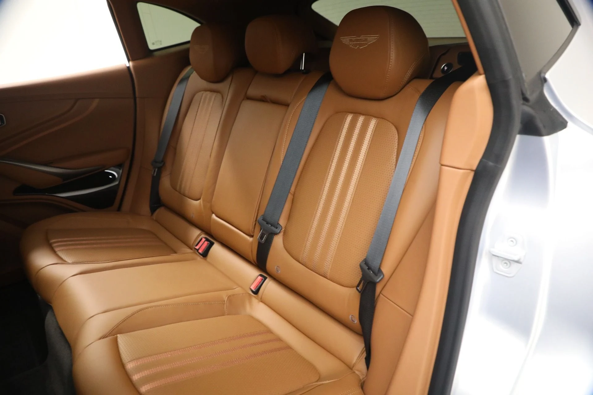 mph019_2388091540_New_2026_Aston_Martin_DBX_707_1767986598_d9c415ceca