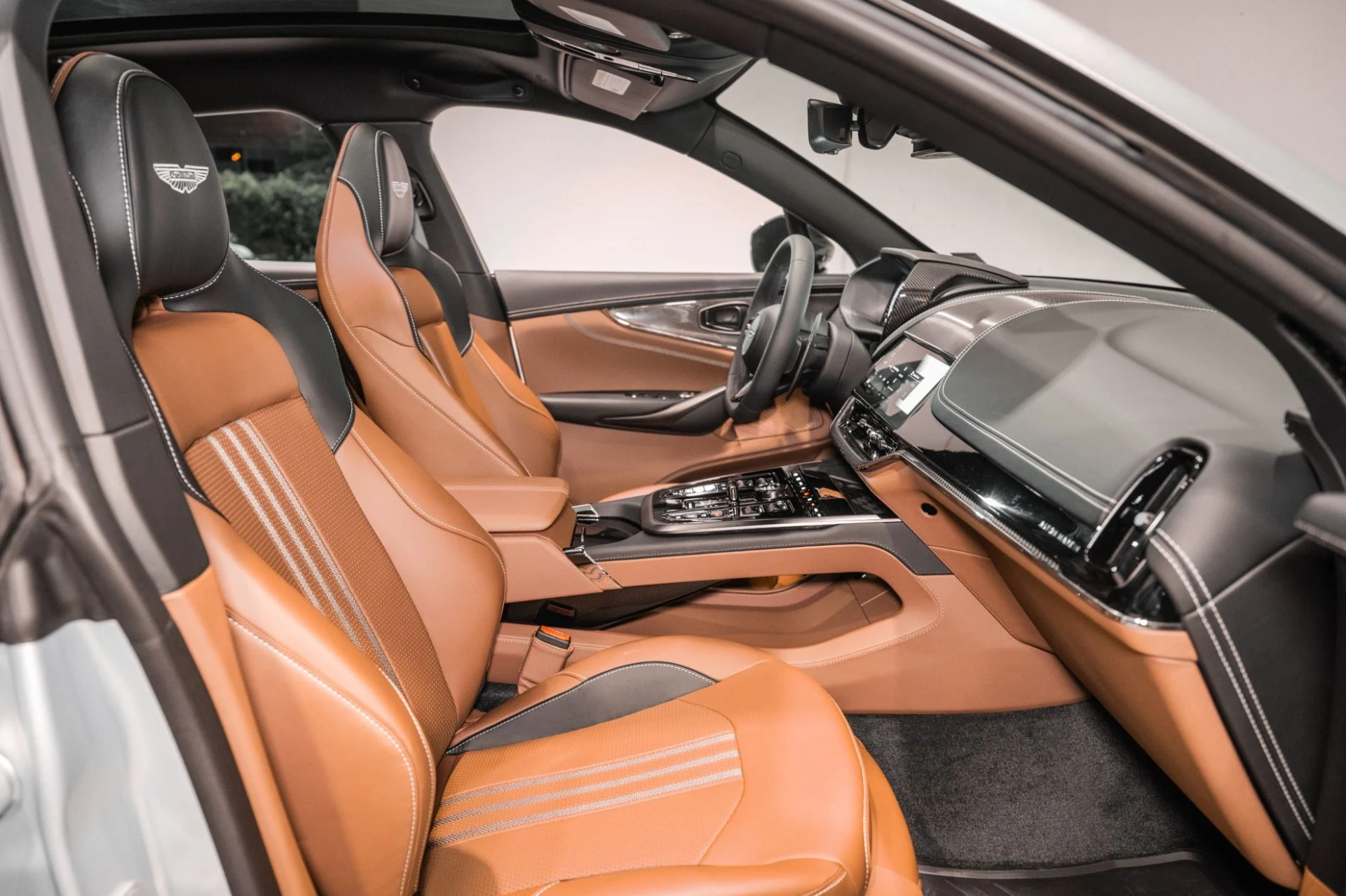 mph019_2388184125_New_2026_Aston_Martin_DBX_707_1780937763_5e676d9058