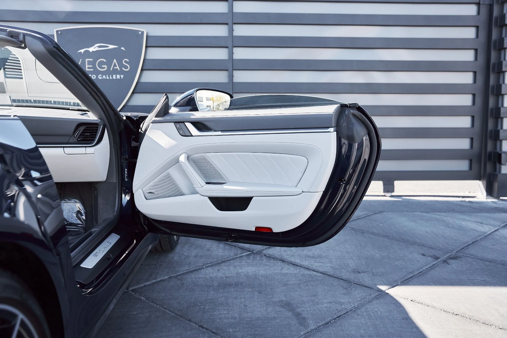 mph019_2389012197_Used_2022_Porsche_911_Turbo_S_1770670613_a28befc6ca