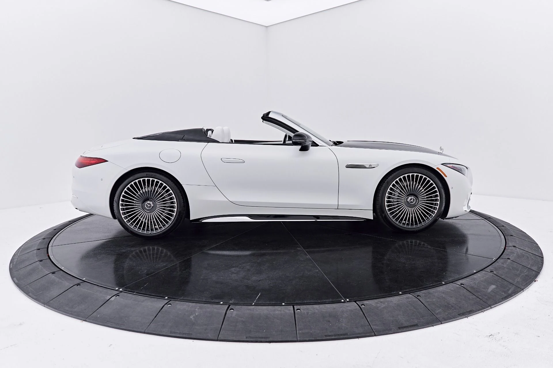 mph019_2403079361_Used_2026_Mercedes_Benz_SL_Class_Maybach_SL_680_1790357663_df1acc65af
