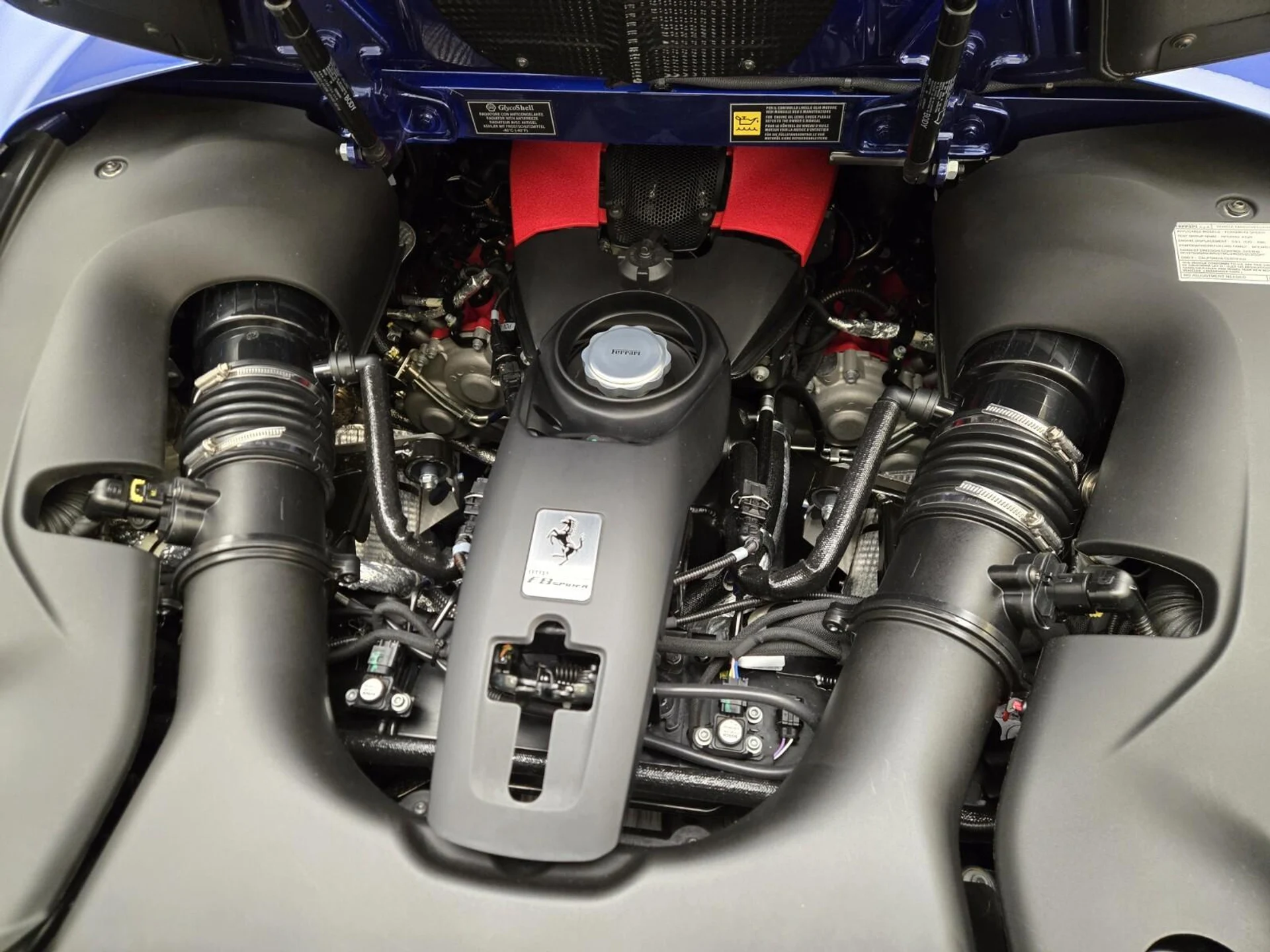 mph019_2403088229_Used_2022_Ferrari_F8_Spider_1769669357_6684984be9