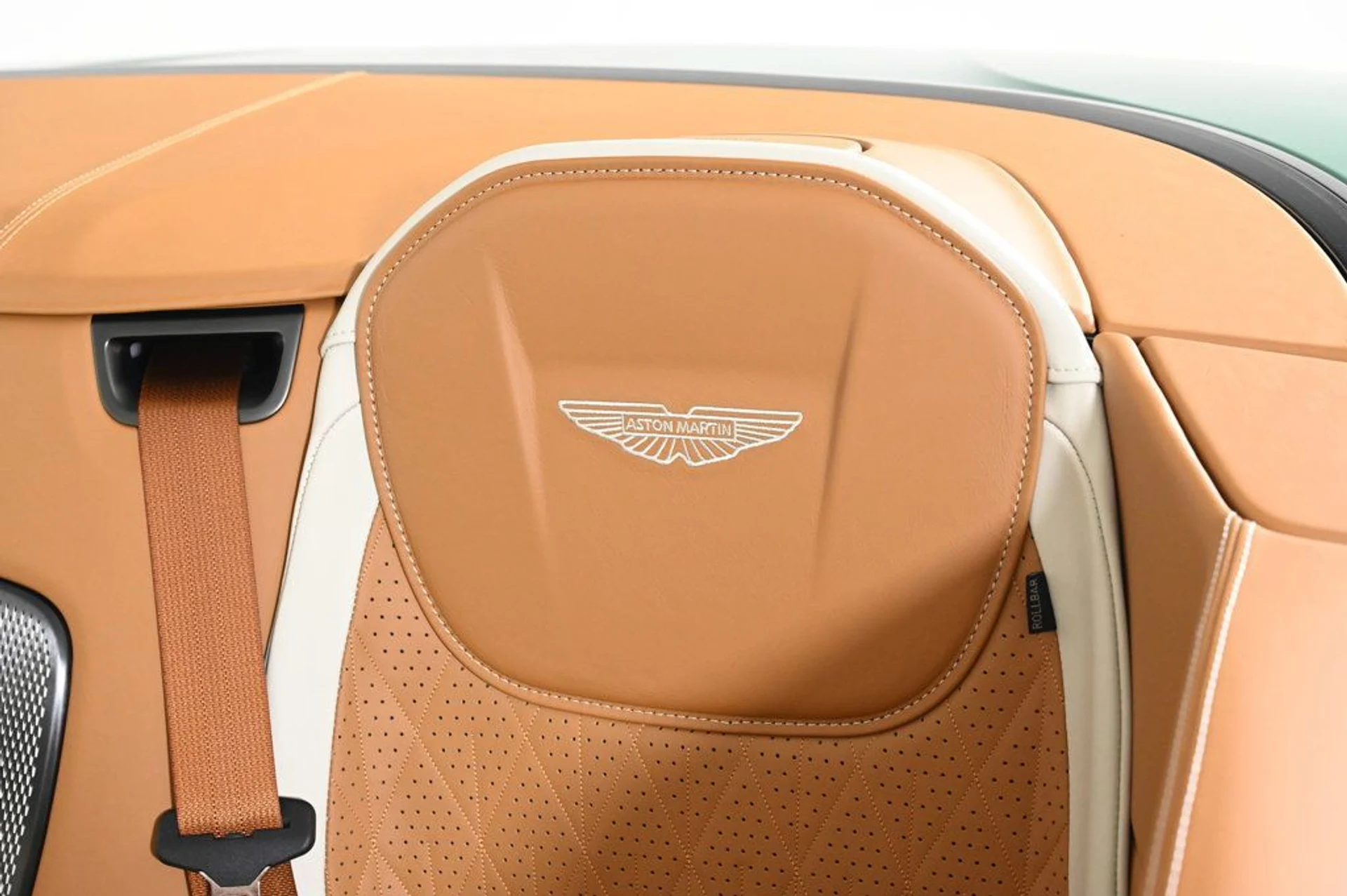 mph019_2408076446_new_2026_aston_martin_db12_volante_11350_23005551_19_1024_c32f06c48b