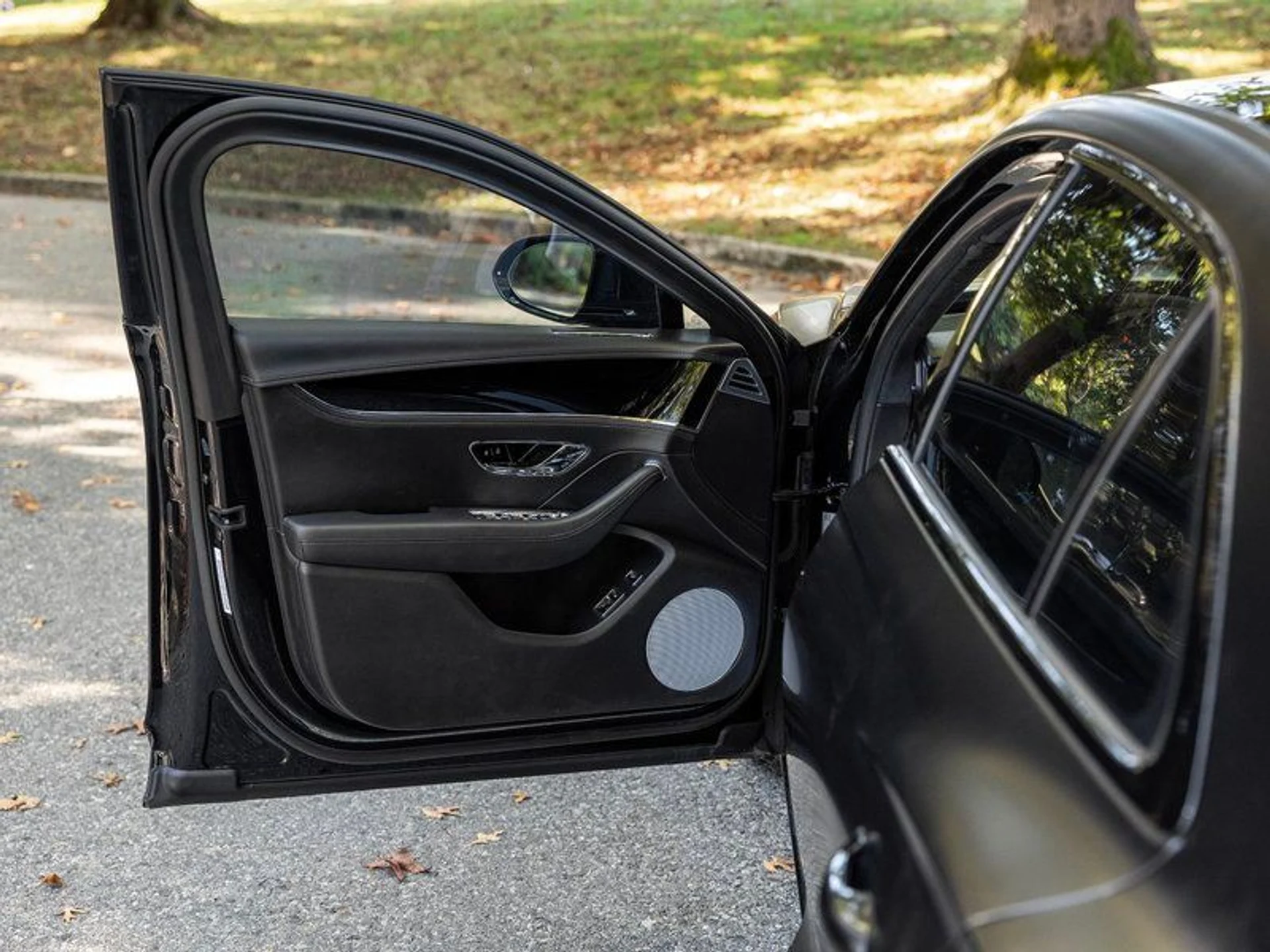 mph019_2408498827_34788849_01713_2021_bentley_flying_spur_020_dafe434346