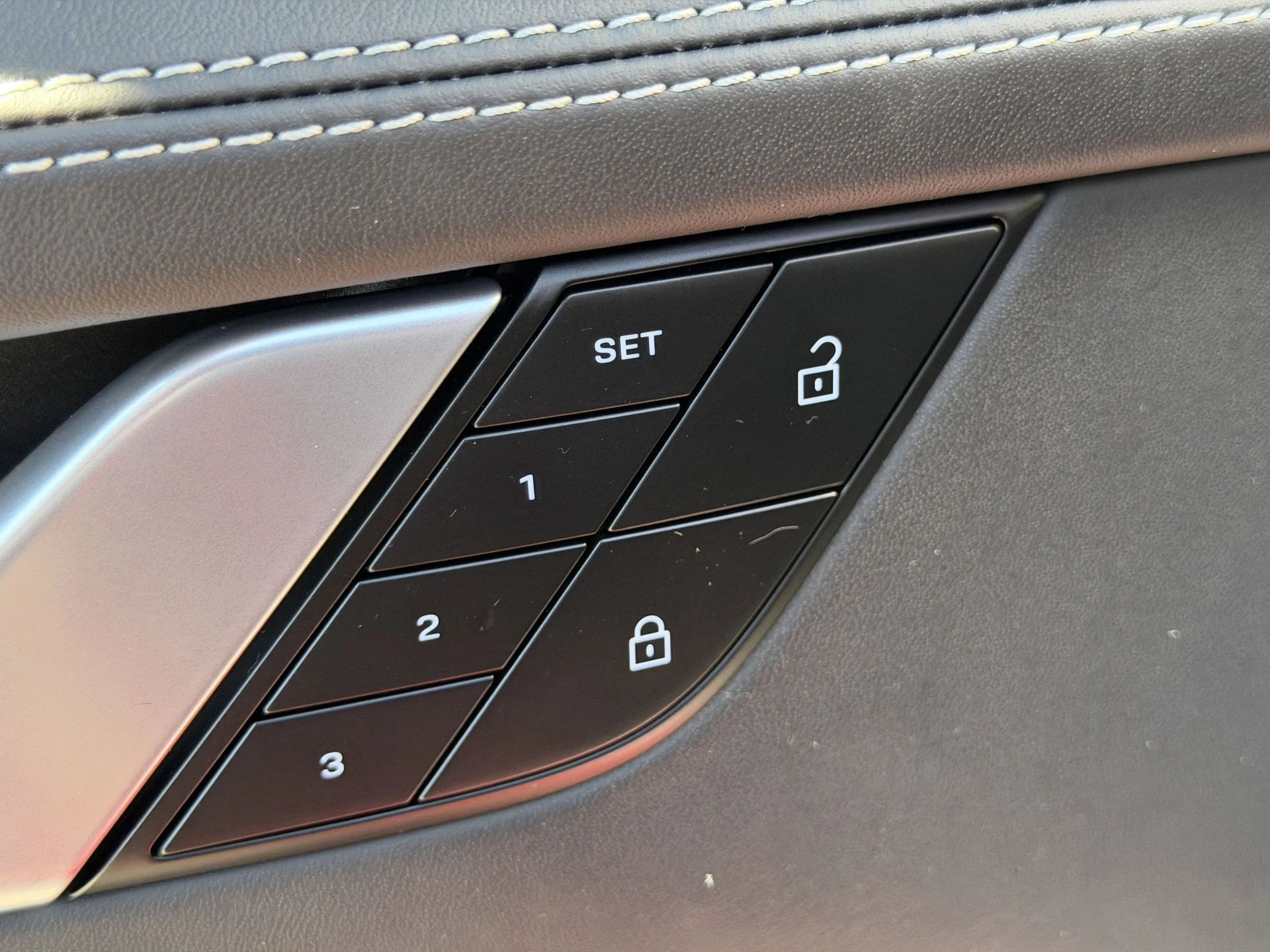 mph019_2410635636_ec0c58e8df54e295ff7e8e253129ee11x_0b8beb52cd