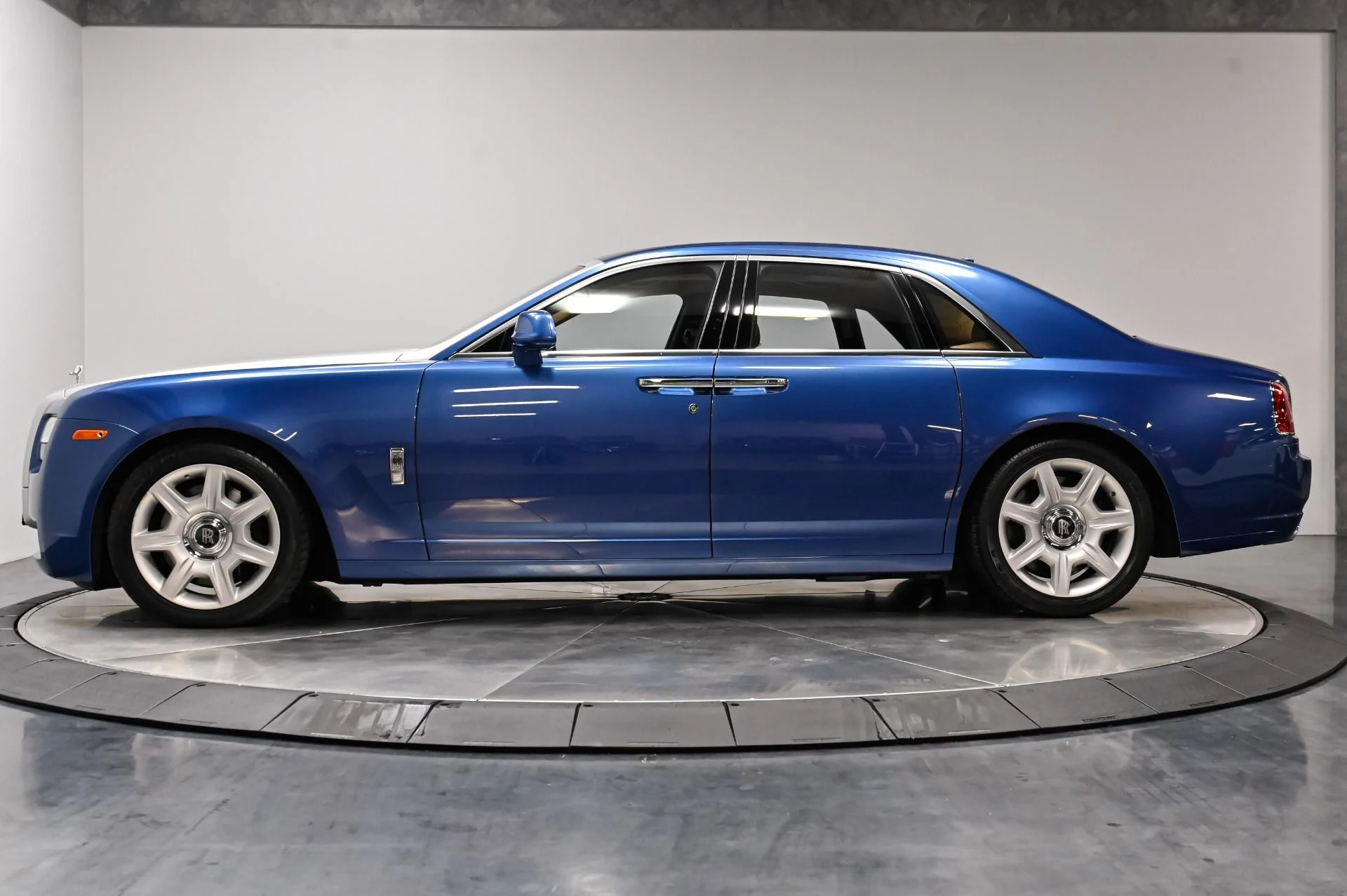 mph019_241385960_Used_2012_Rolls_Royce_Ghost_Base_1791906503_6c390a8d7c