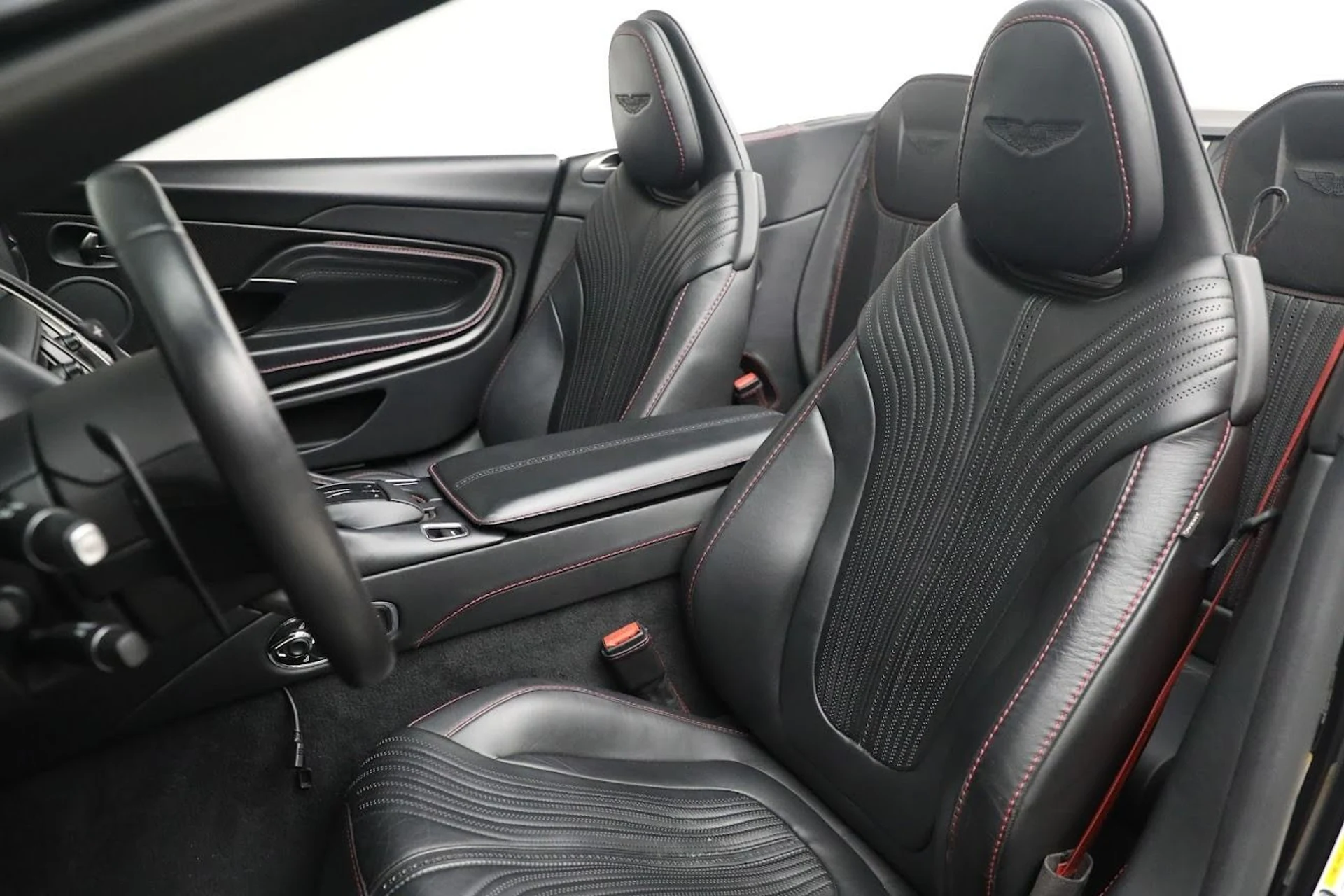 mph019_2414693285_Used_2019_Aston_Martin_DB_11_Volante_34c9314a10