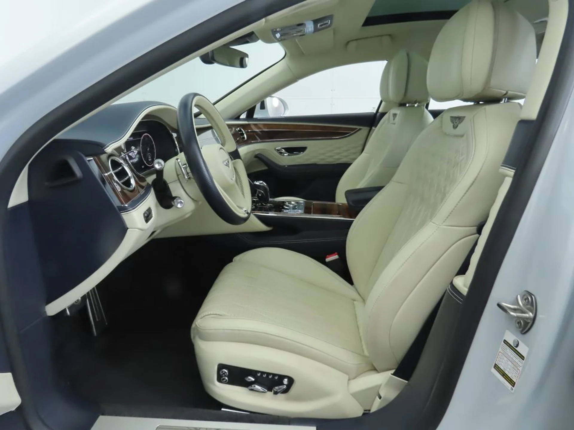 mph019_2415661174_used_2020_bentley_flying_spur_w12sedan_8119_22909310_20_1024_27ee8bde2e