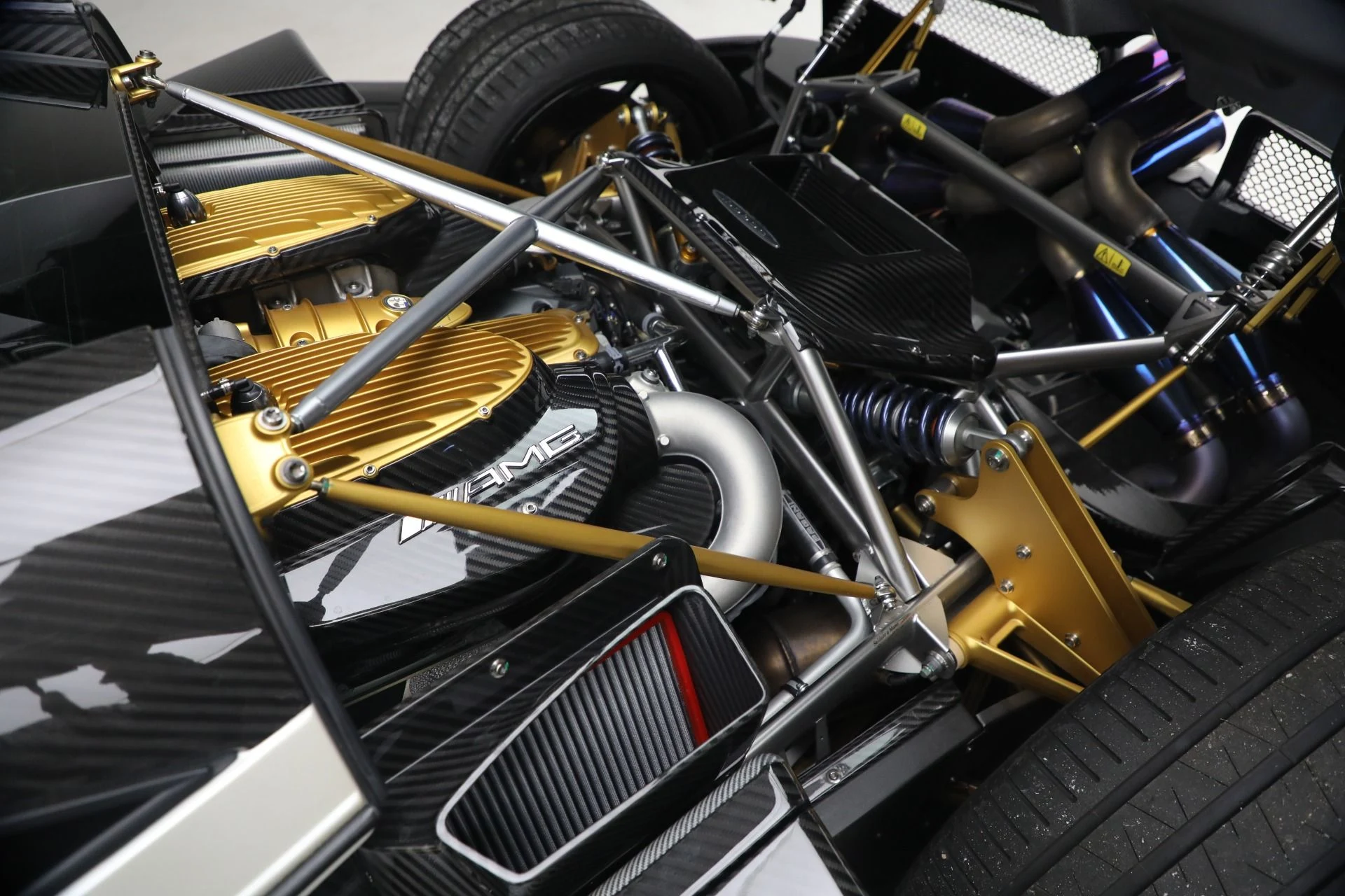 mph019_2421136106_Used_2014_Pagani_Huayra_Tempesta_1765914855_ddeaff12ca