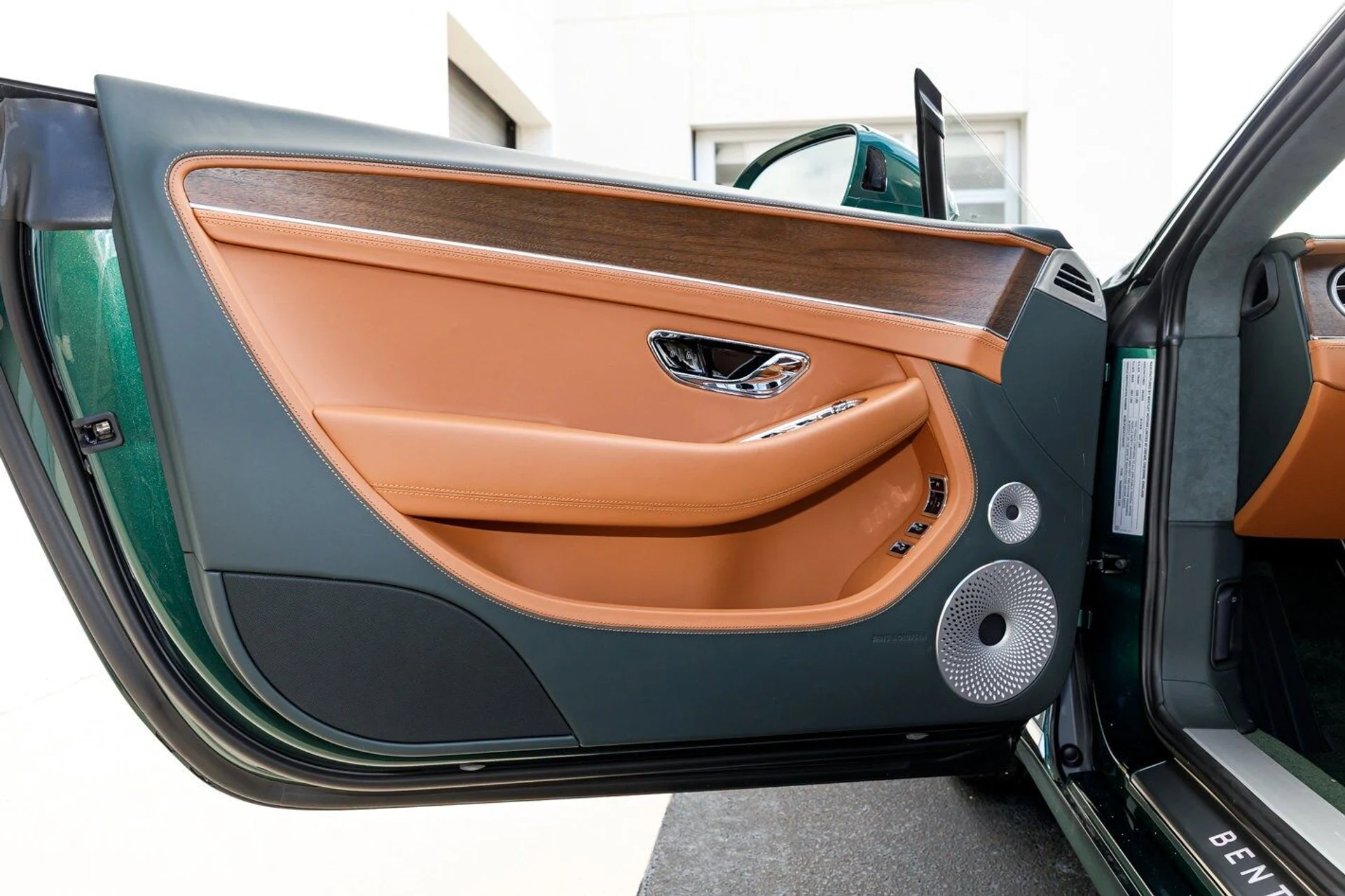 mph019_2424657082_7ea91a24e807649ed64513c86a463954x_696559ffdd