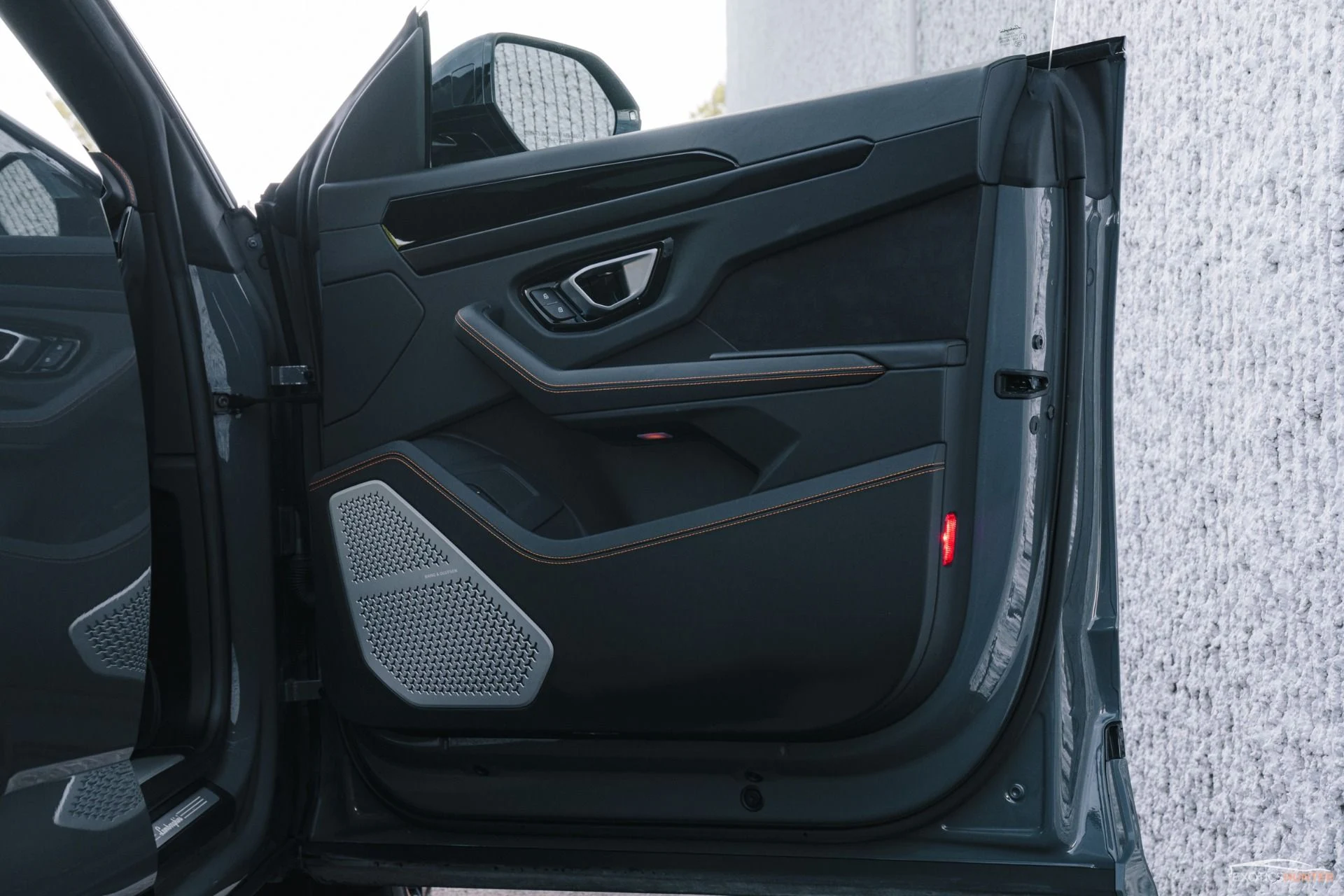 mph019_2427494723_Used_2022_Lamborghini_Urus_Grigio_Telesto_Bang_Olufsen_Sound_1758233512_80d488a10b