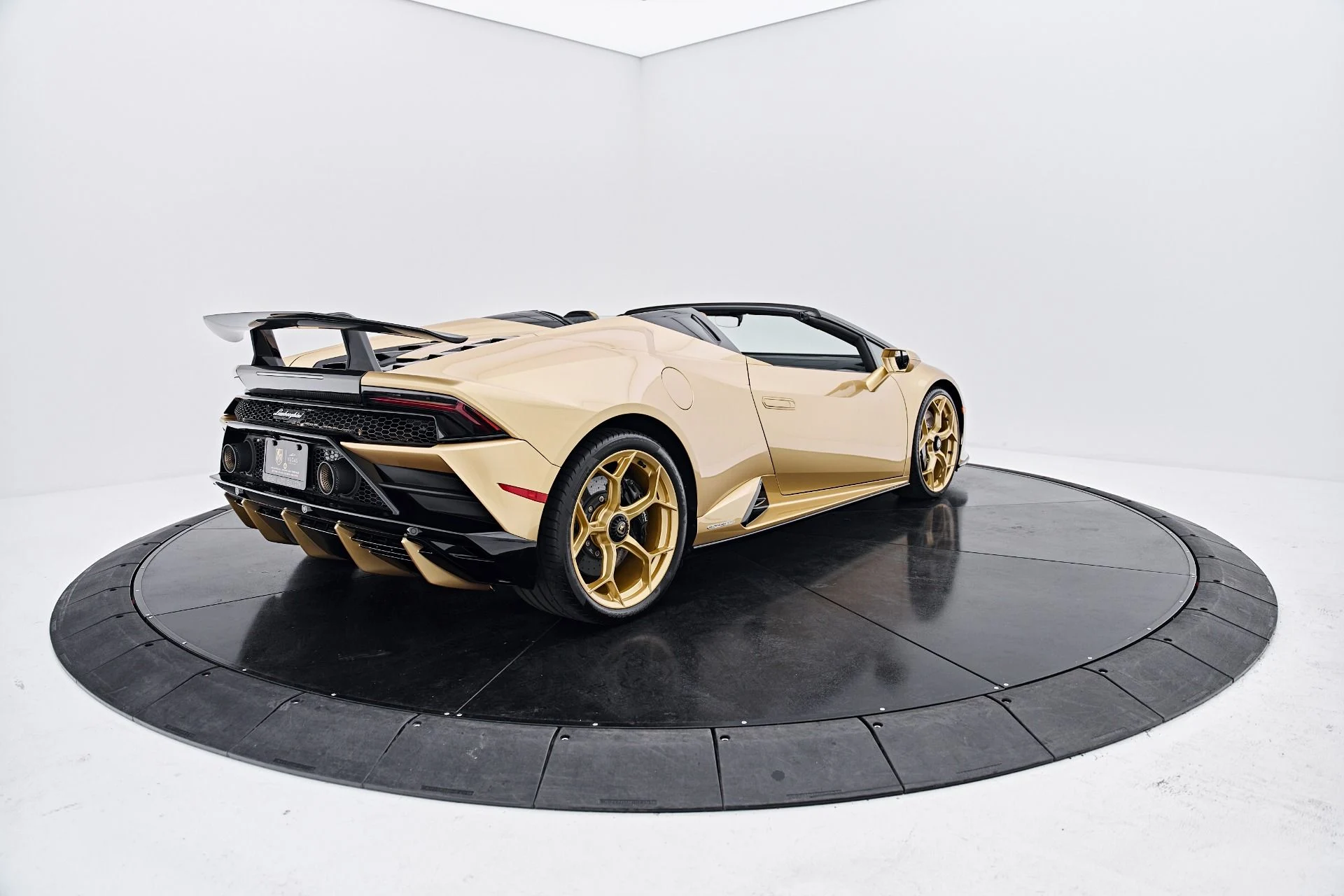 mph019_2431744150_Used_2022_Lamborghini_Huracan_EVO_Base_1791315868_af835ff9e0