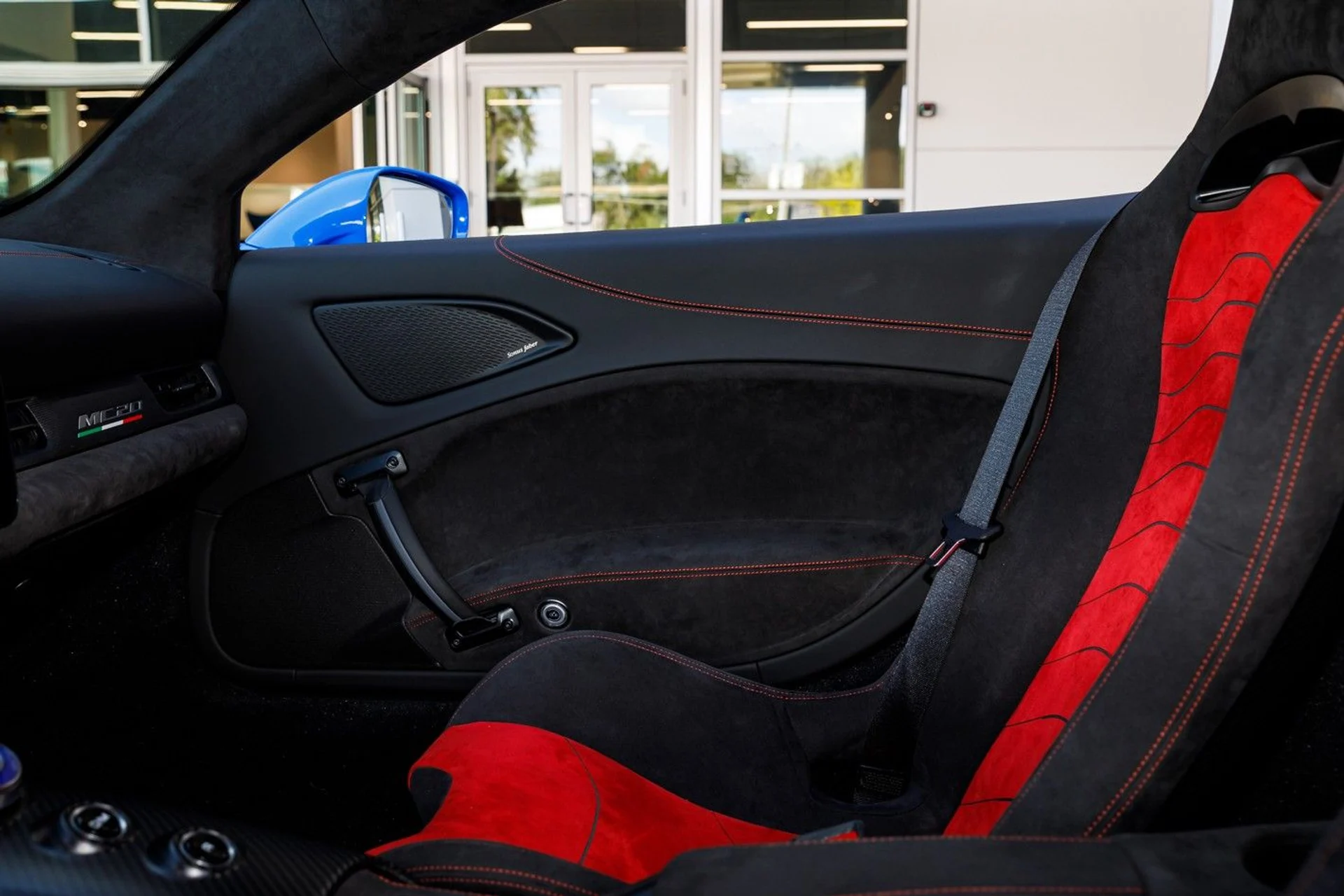 mph019_2438473338_641_p20_l_0452053ffb