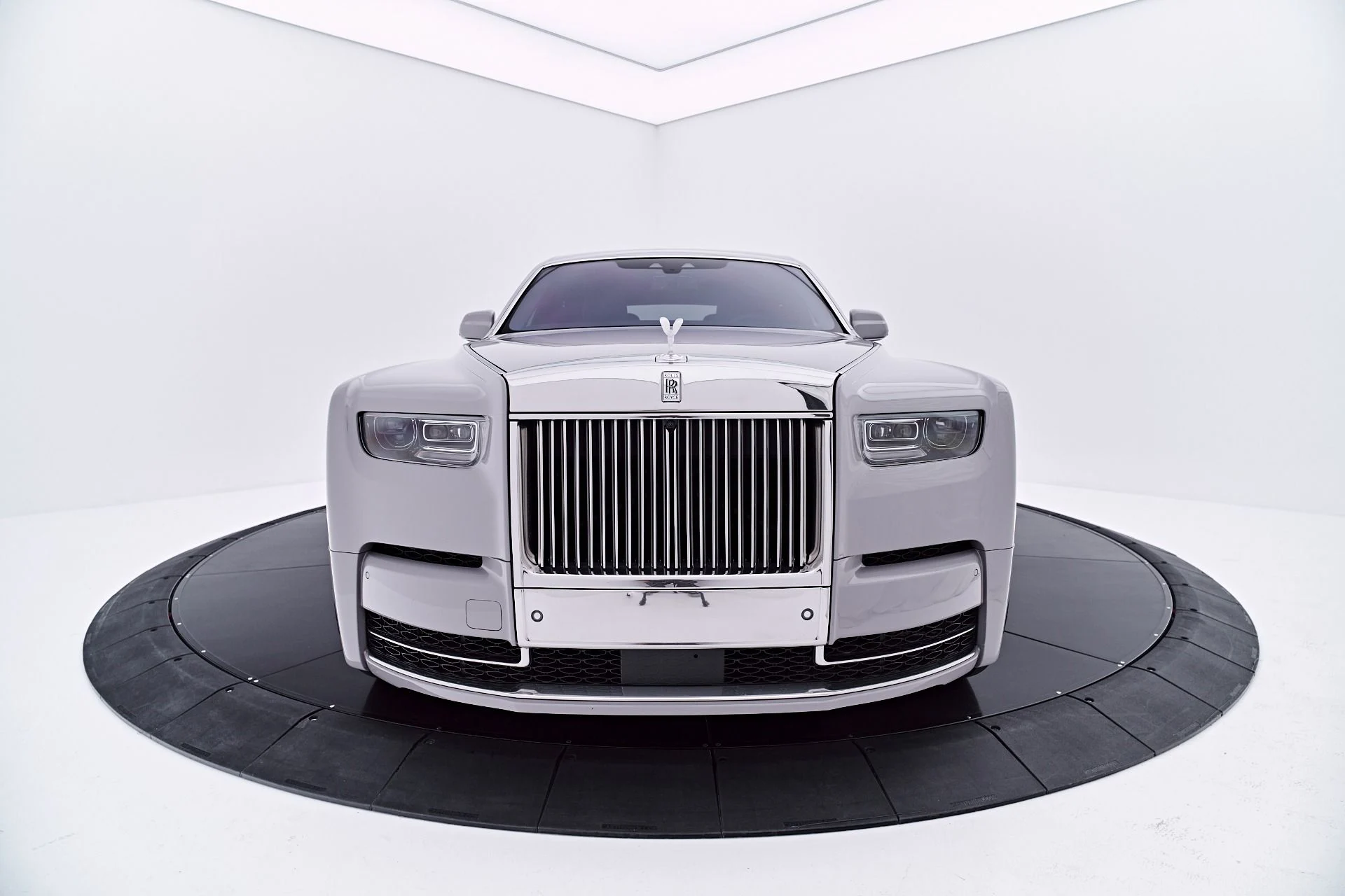 mph019_244126001_Used_2024_Rolls_Royce_Phantom_Base_1782762854_a50bb2fa2c