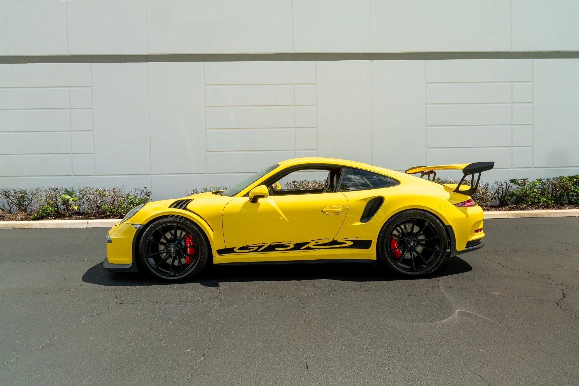 mph019_2442058665_Used_2016_Porsche_911_GT_3_RS_1759258401_b34bf962a9
