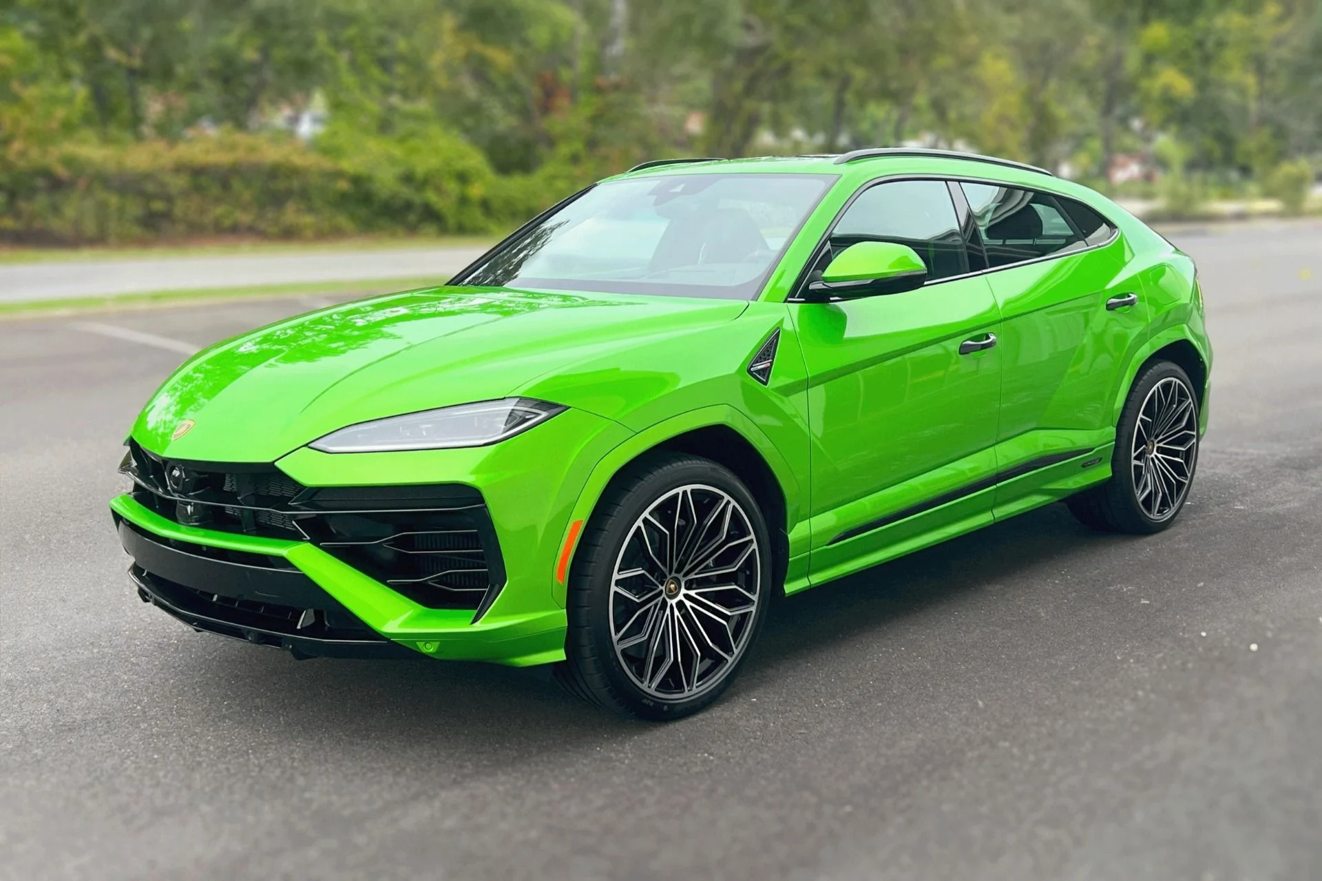 mph019_2443039634_Used_2025_Lamborghini_Urus_SE_1759230512_0735eeee2a